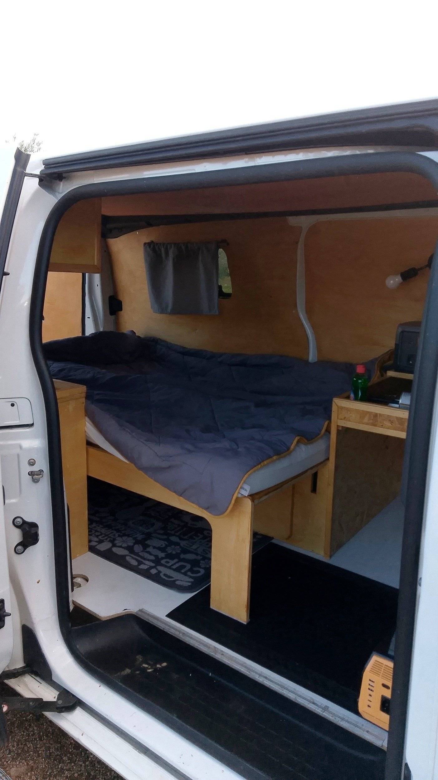 Berth Peugeot Expert - Yescapa