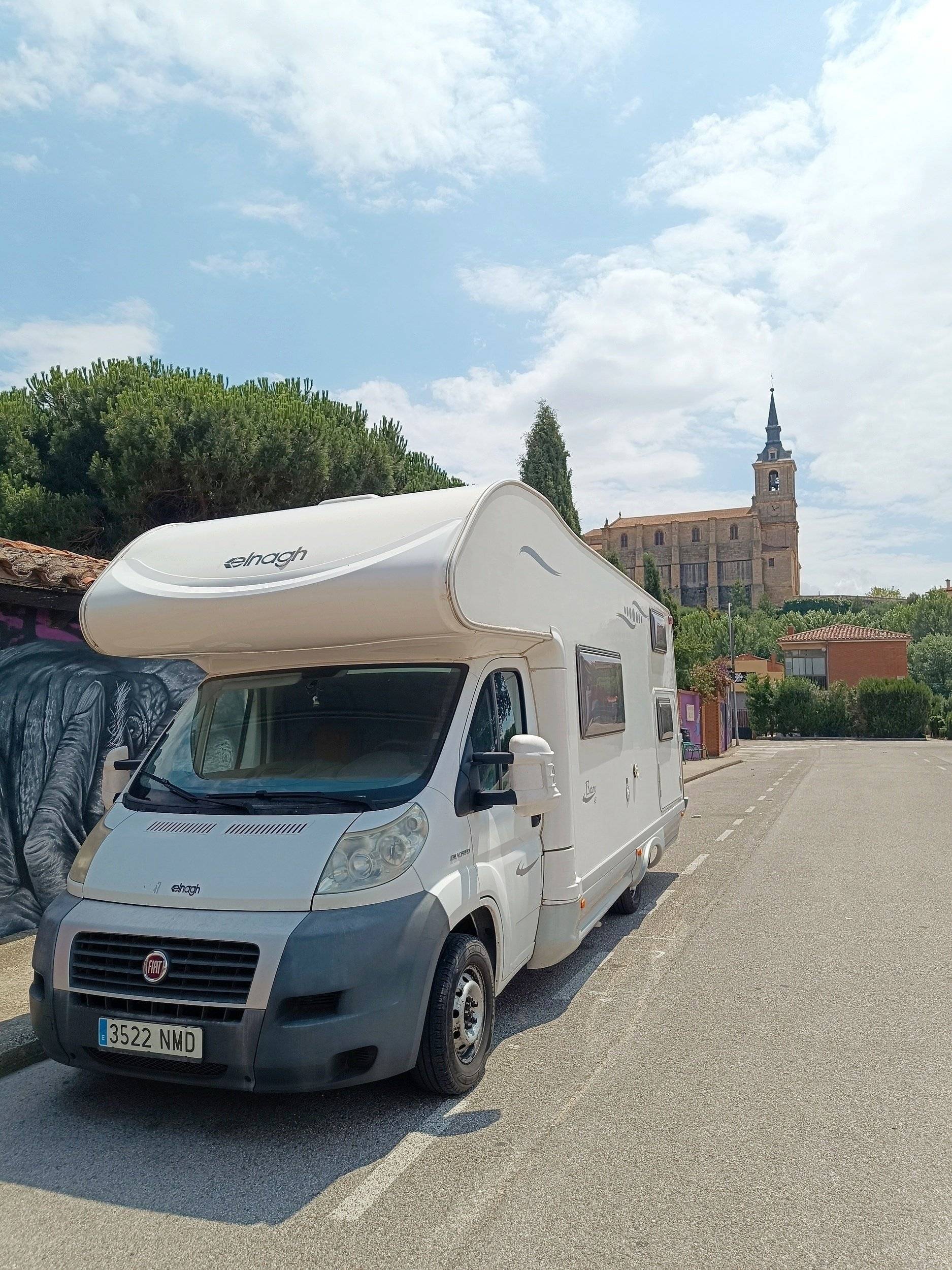 Front view from 3/4 Fiat - Yescapa