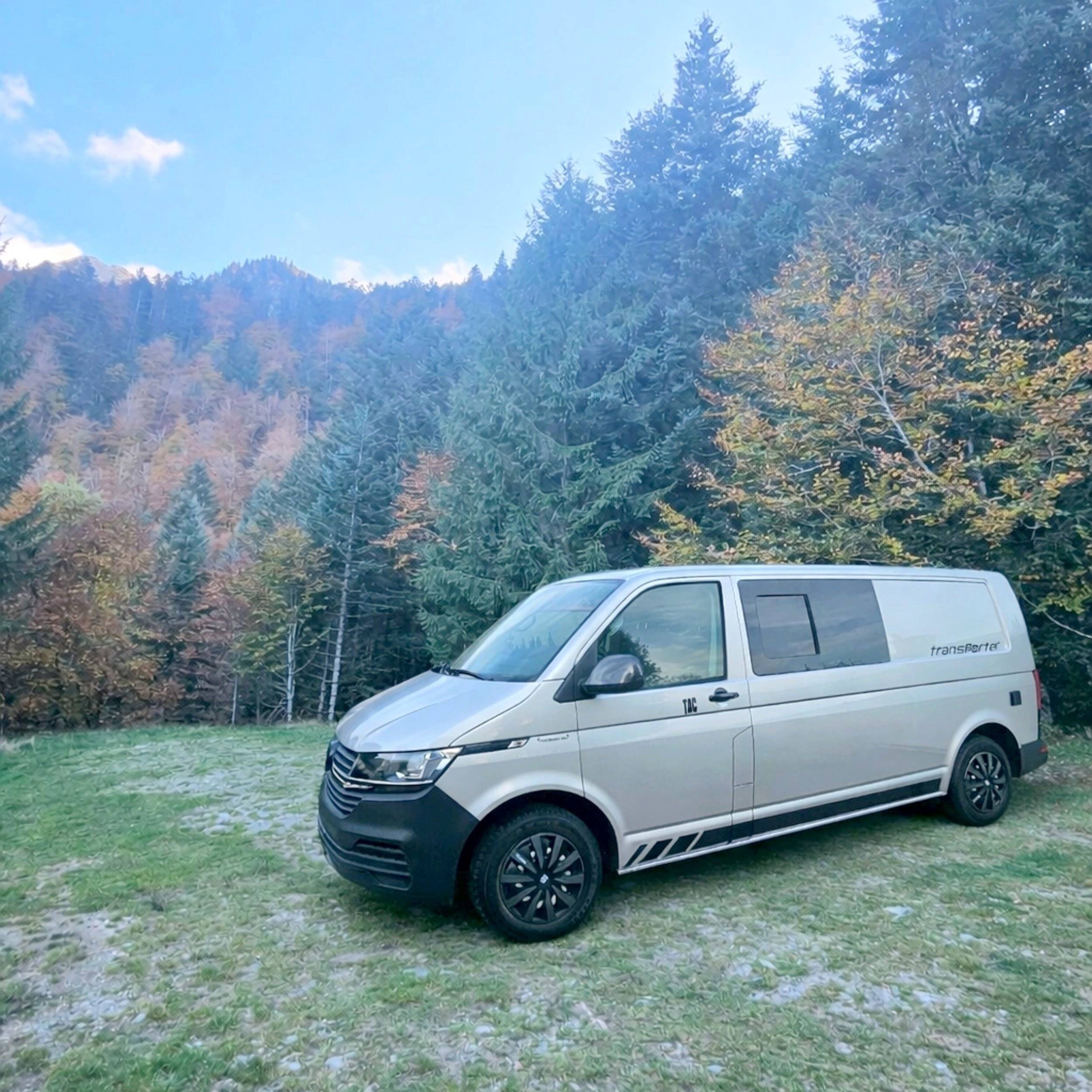 Front view from 3/4 Volkswagen T6 2,0 l 102 ch - Yescapa