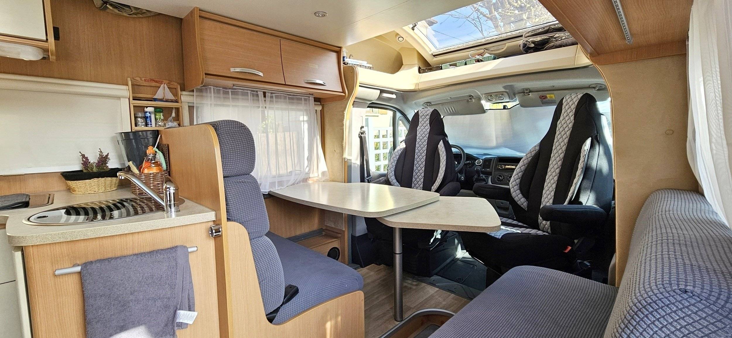 Dining Area Fiat Fiat Multijet 2   2,3 L   150 CV - Yescapa
