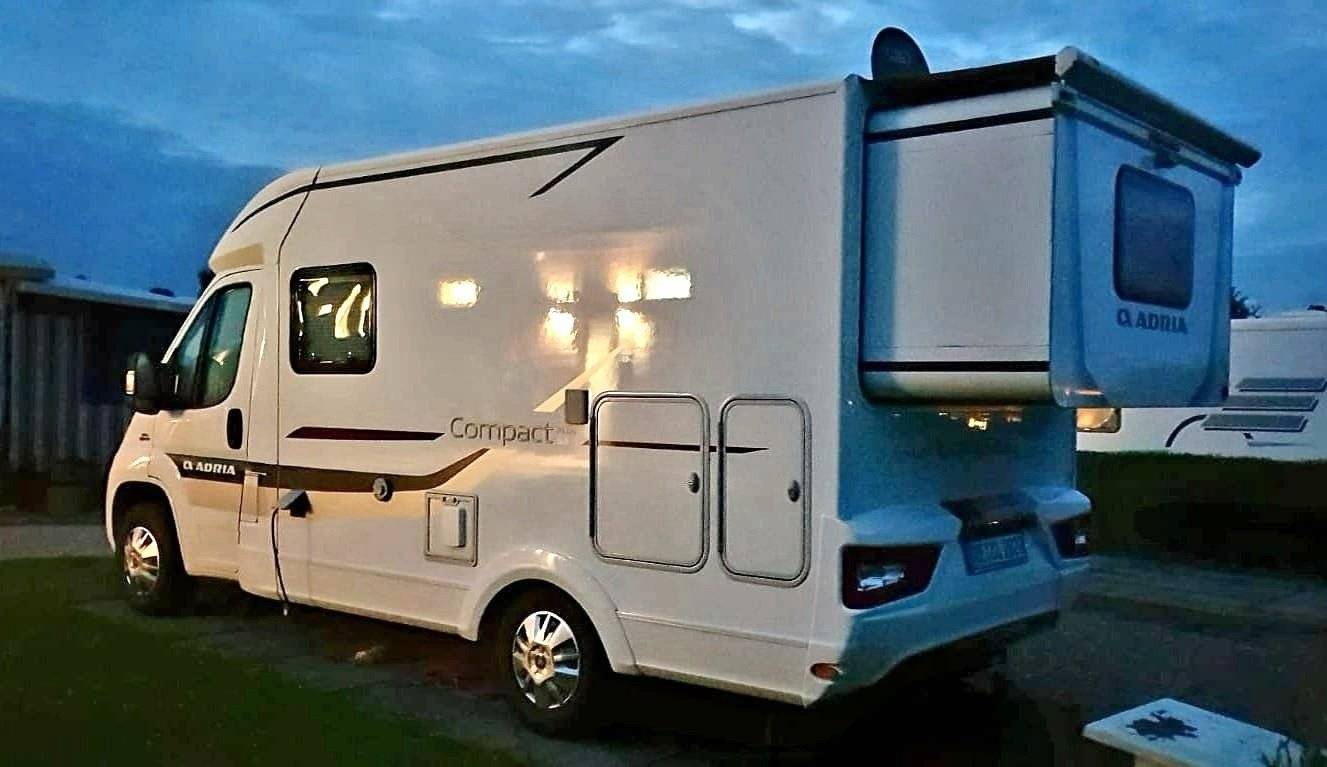 Adria Compact SLS mit Slide Out Ducato 2,3 l Multijet 120 ch.