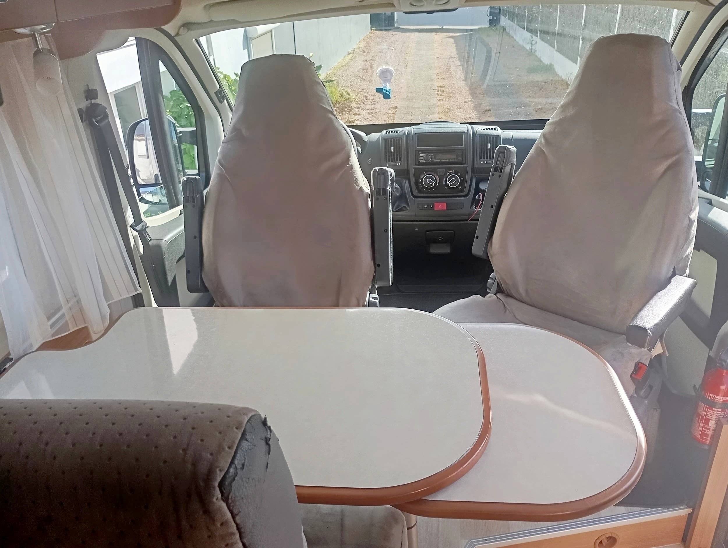 Área de jantar Fiat 2,3 l 130 ch. - Yescapa