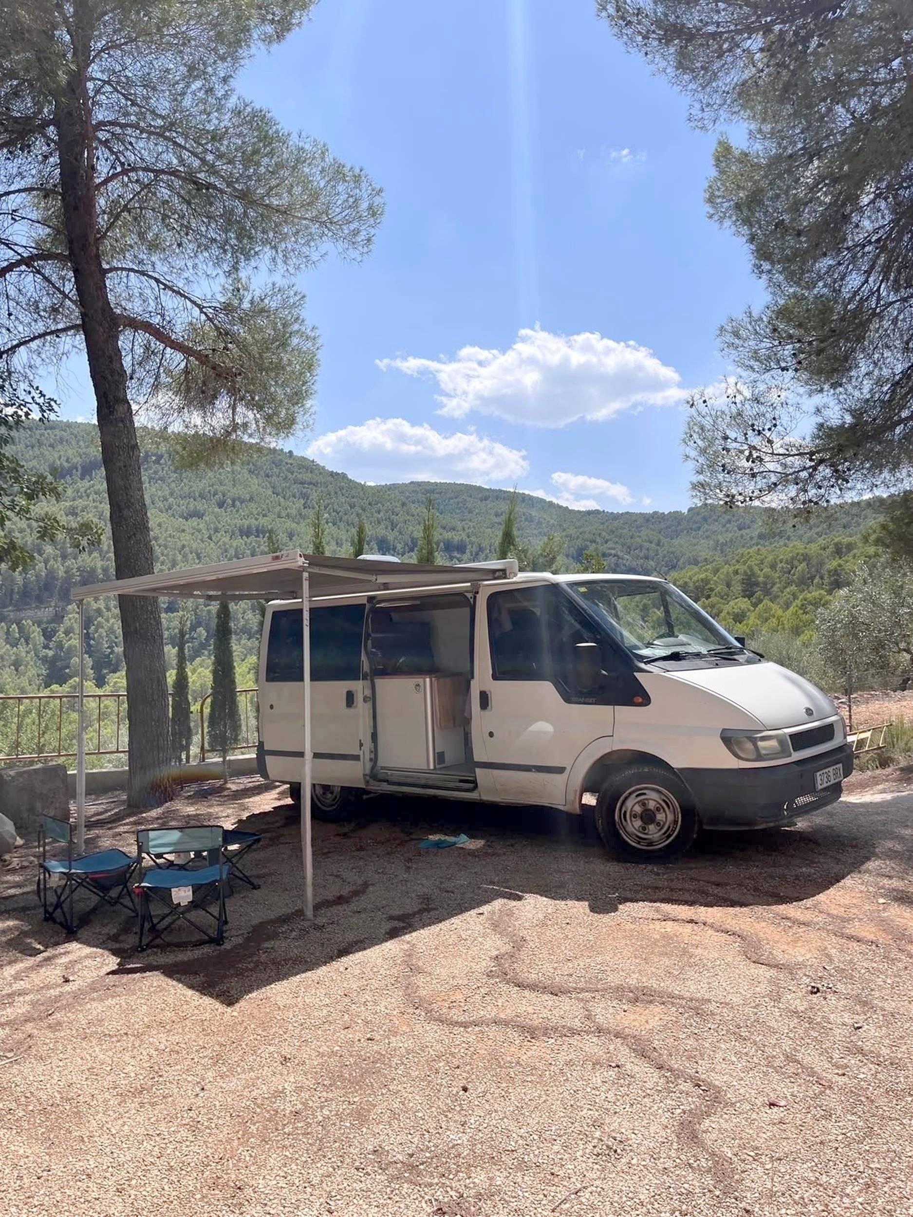 Coin repas Ford Transit 2,0 l 115 ch - Yescapa
