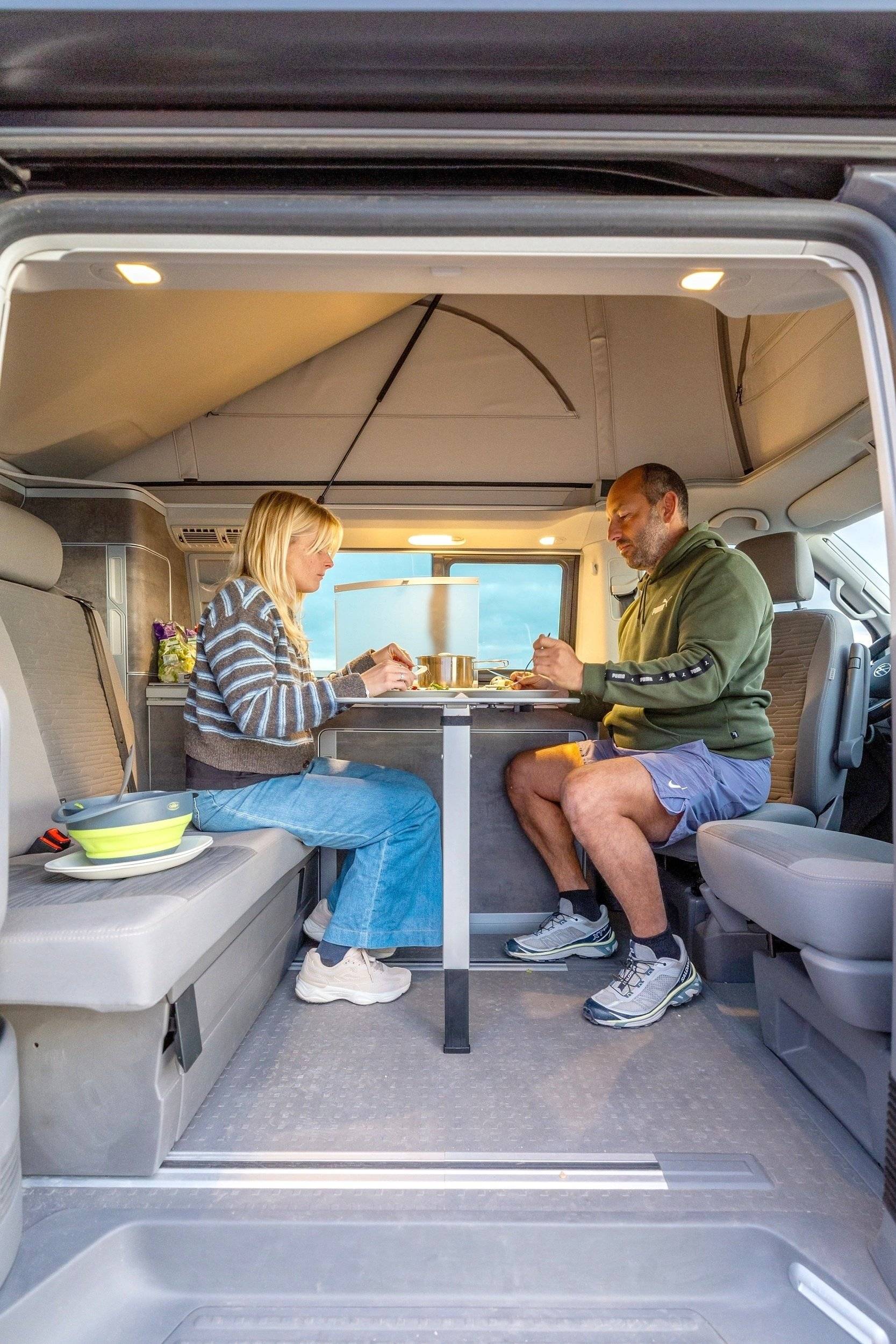 Dinette Volkswagen Volkswagen T6.1 California OCean - Yescapa