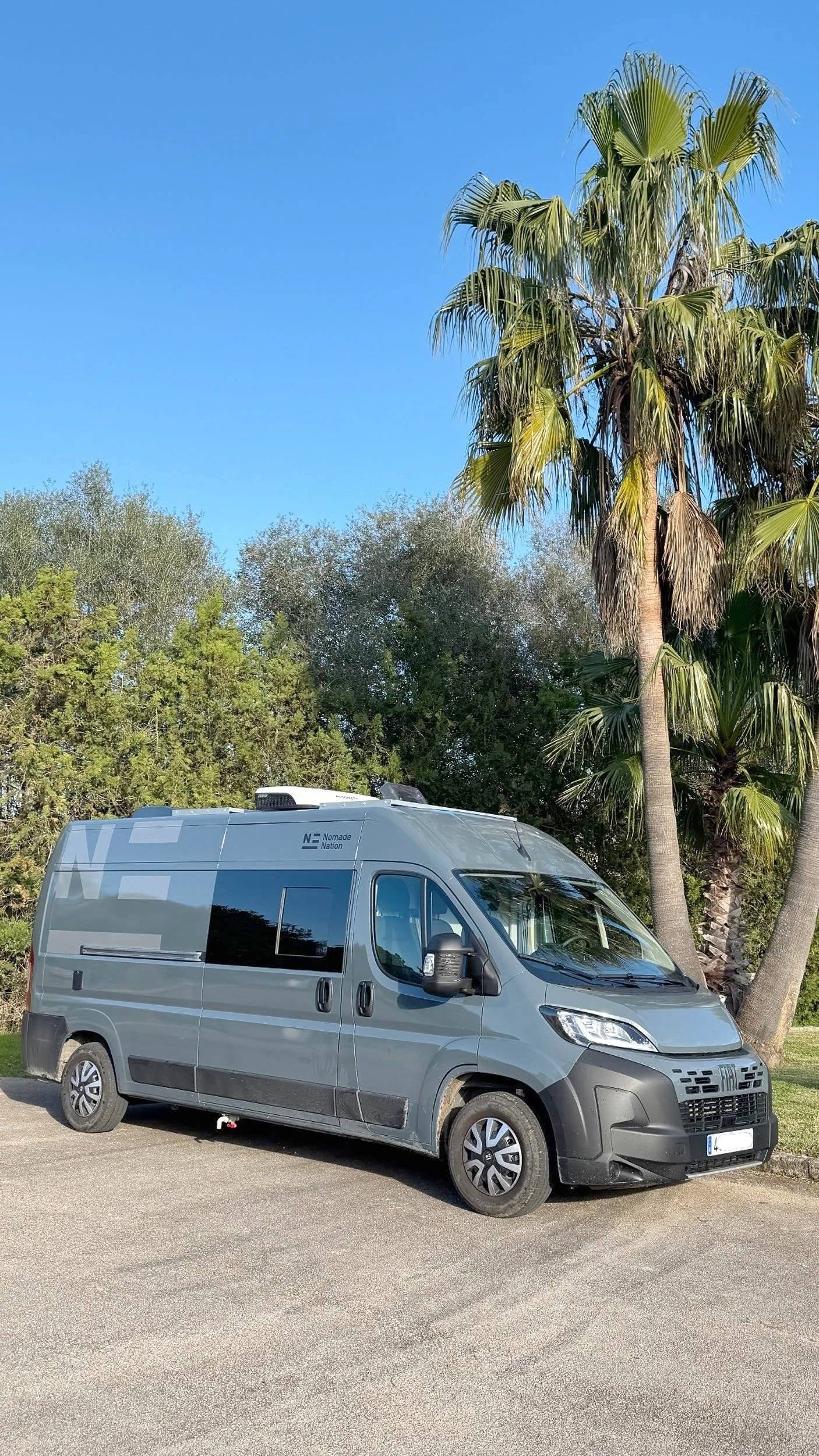 Vue avant de 3/4 Fiat DUCATO - Yescapa