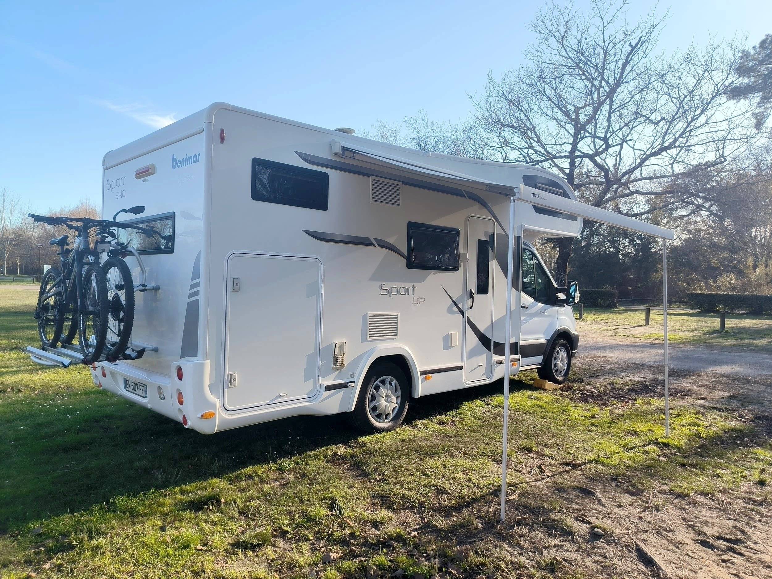 Front view from 3/4 Ford Benimar - Yescapa