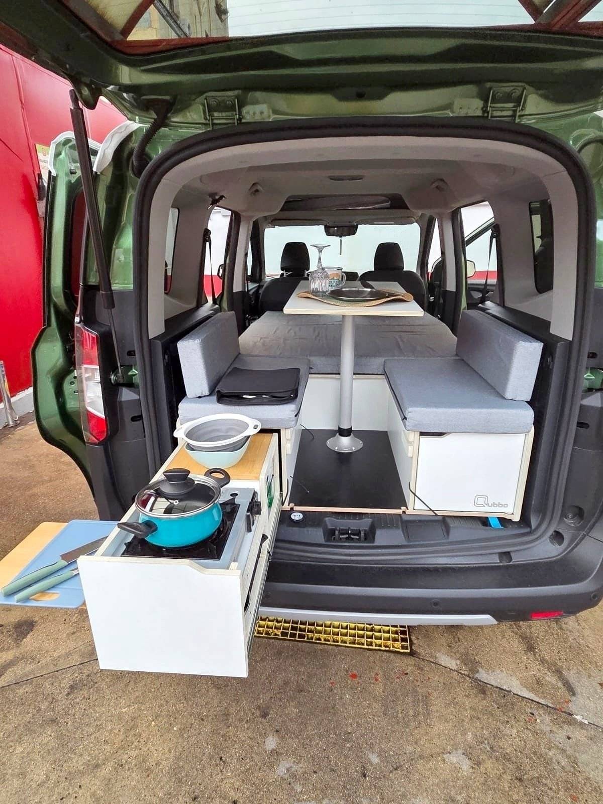Menjador Ford Tourneo - Yescapa