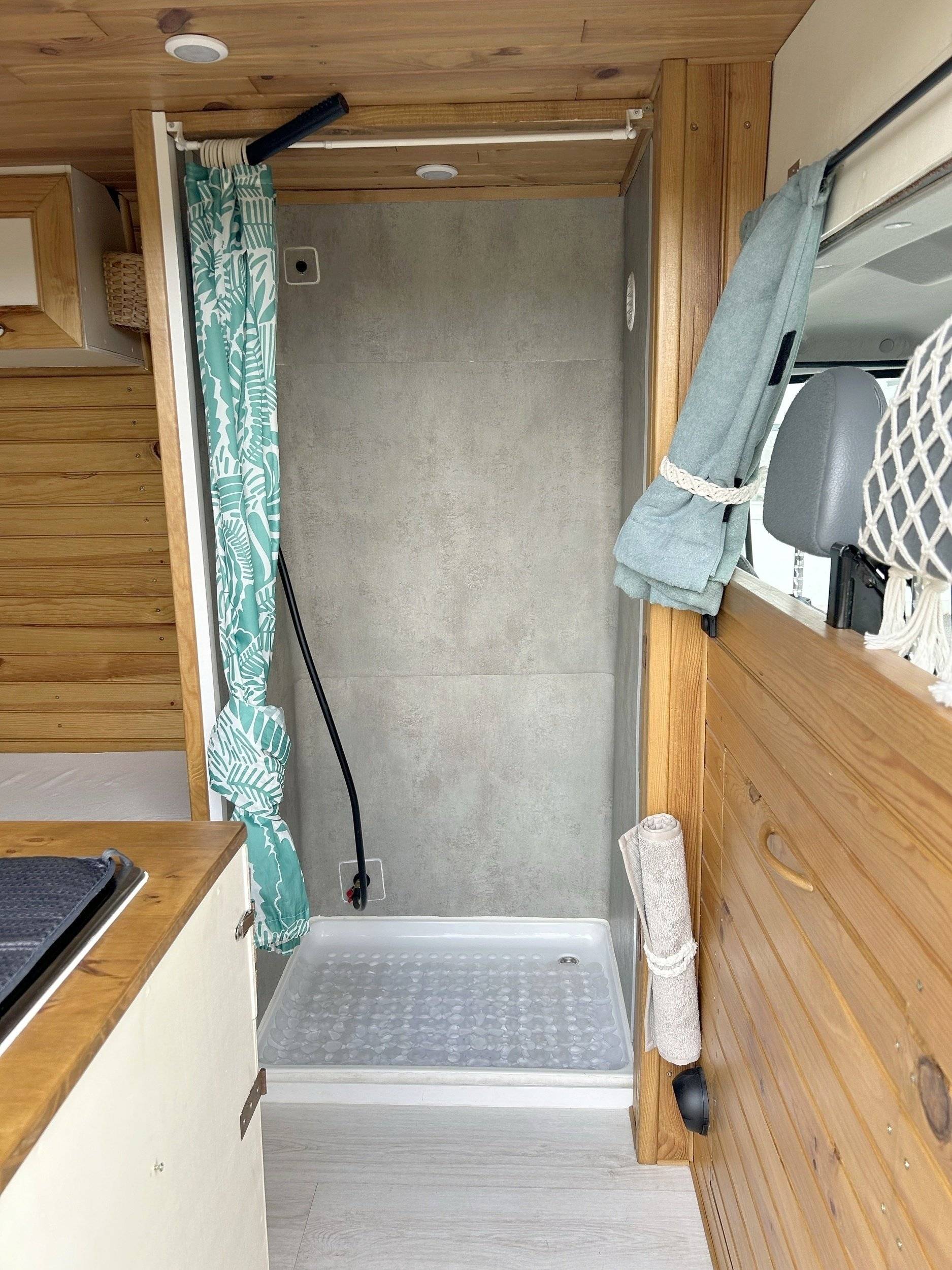 Berth Ford Transit 2,2 l TDCi 130 ch. - Yescapa