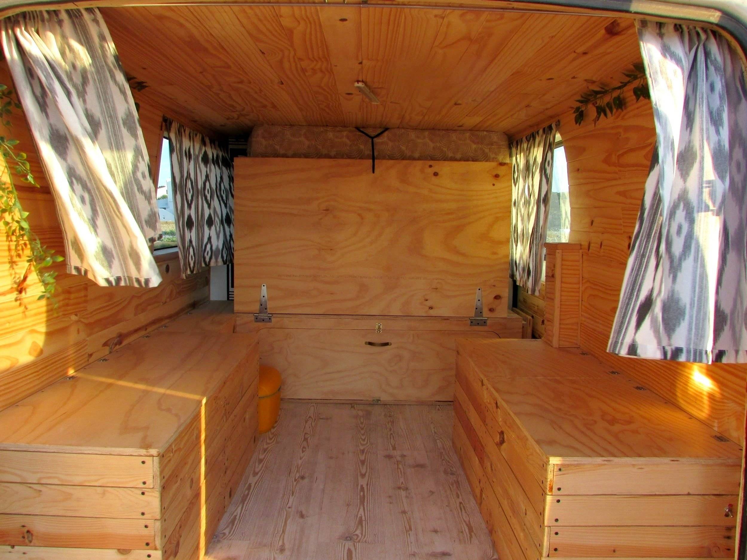 Essecke Ford FORD TRANSIT D3F-SRW/260 KOMBI 6 MAN - Yescapa