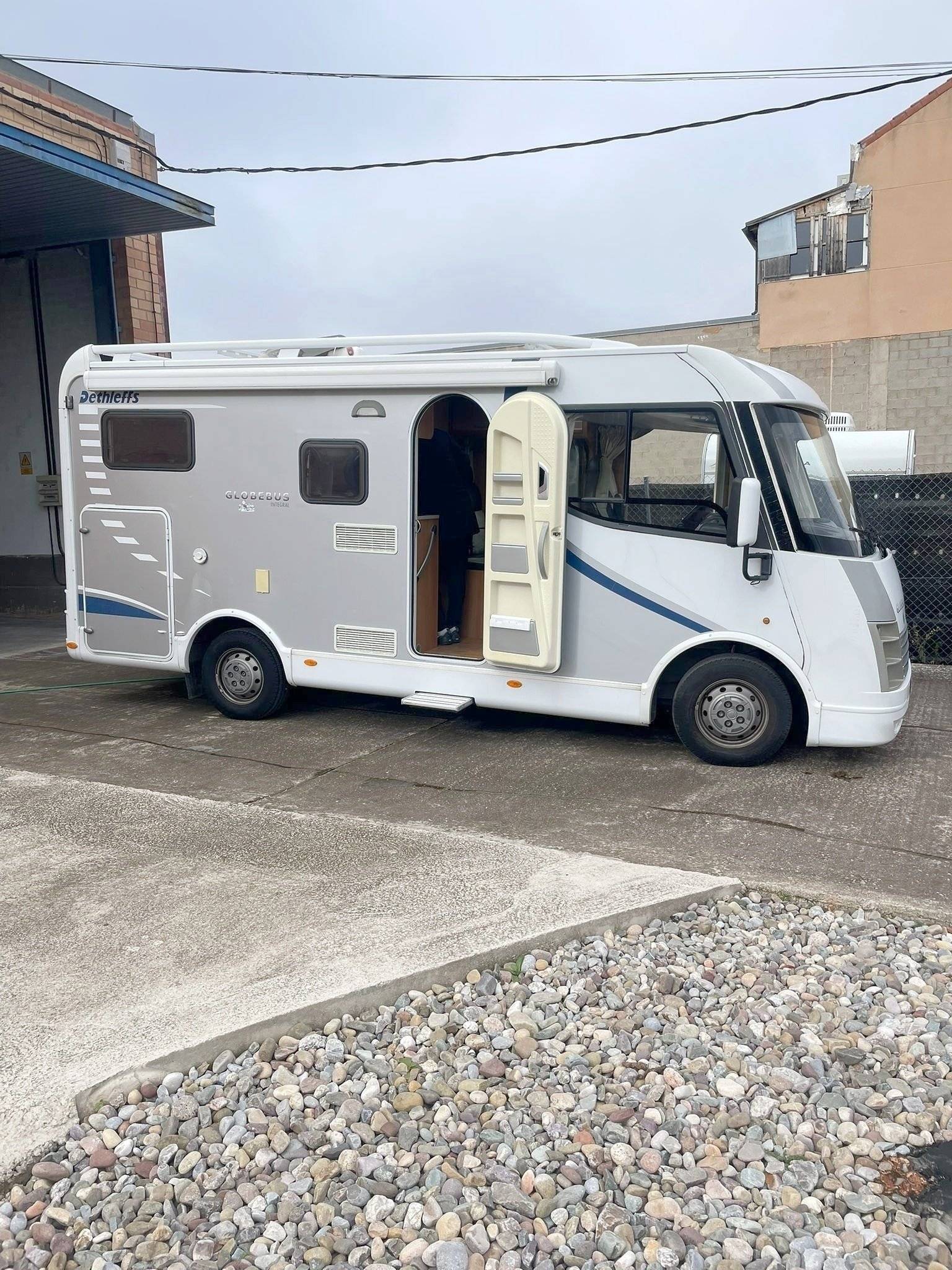 Vista del vehicle angle davanter Fiat - Yescapa