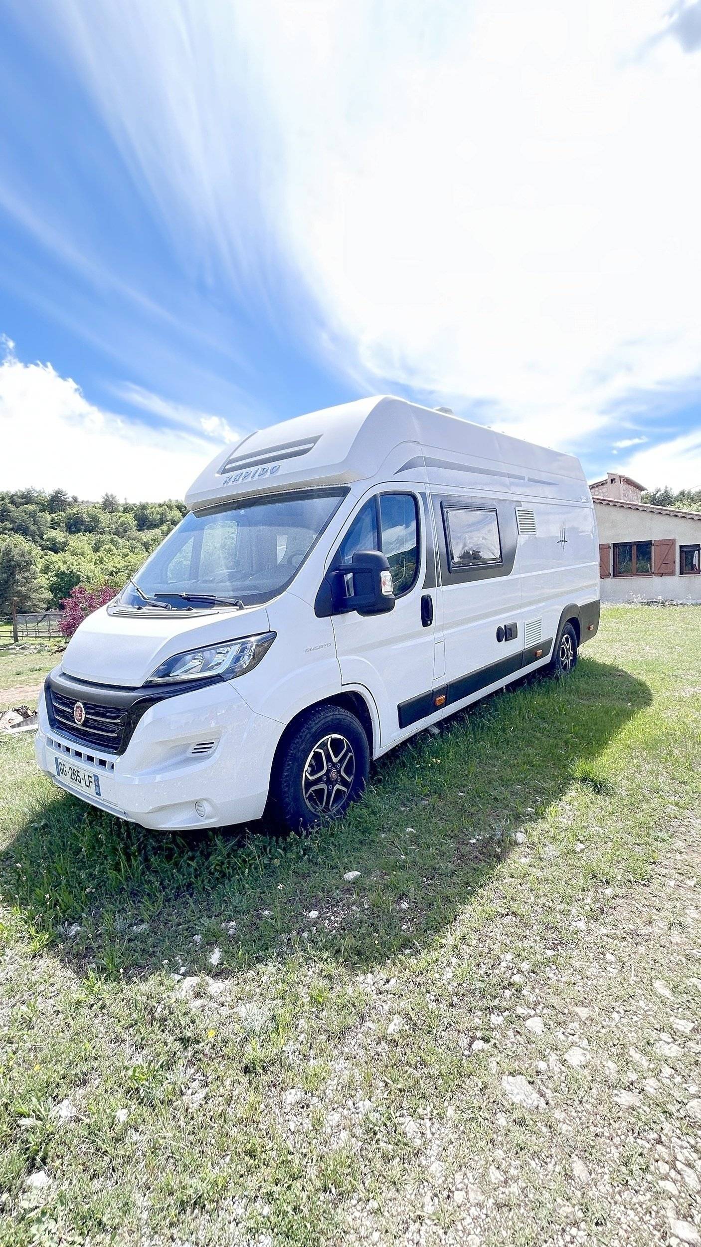Vista del vehicle angle davanter Fiat Ducato 2,3 l Multijet 130 ch. - Yescapa