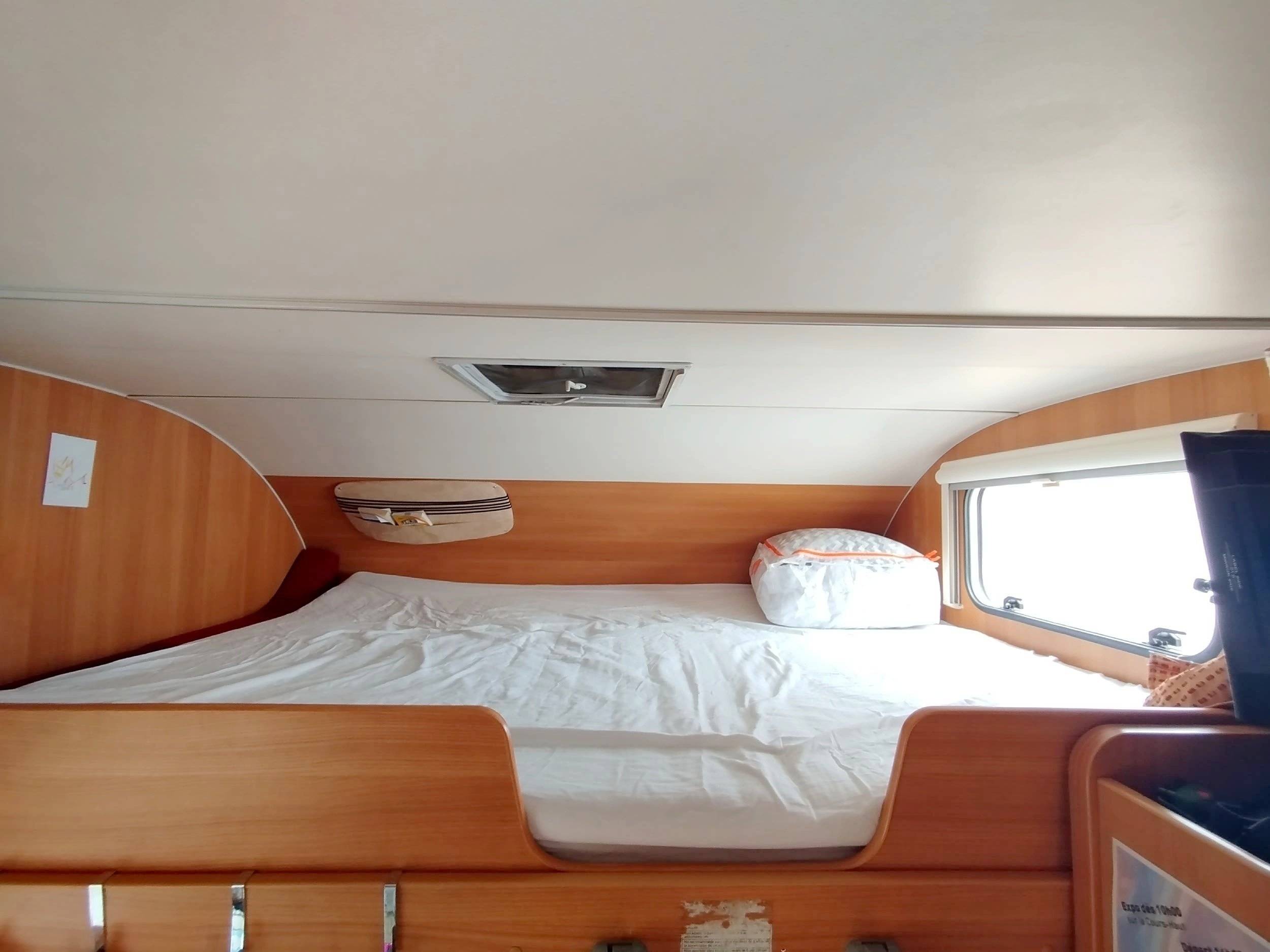 Berth Ford Transit 2,2 l 140 ch - Yescapa