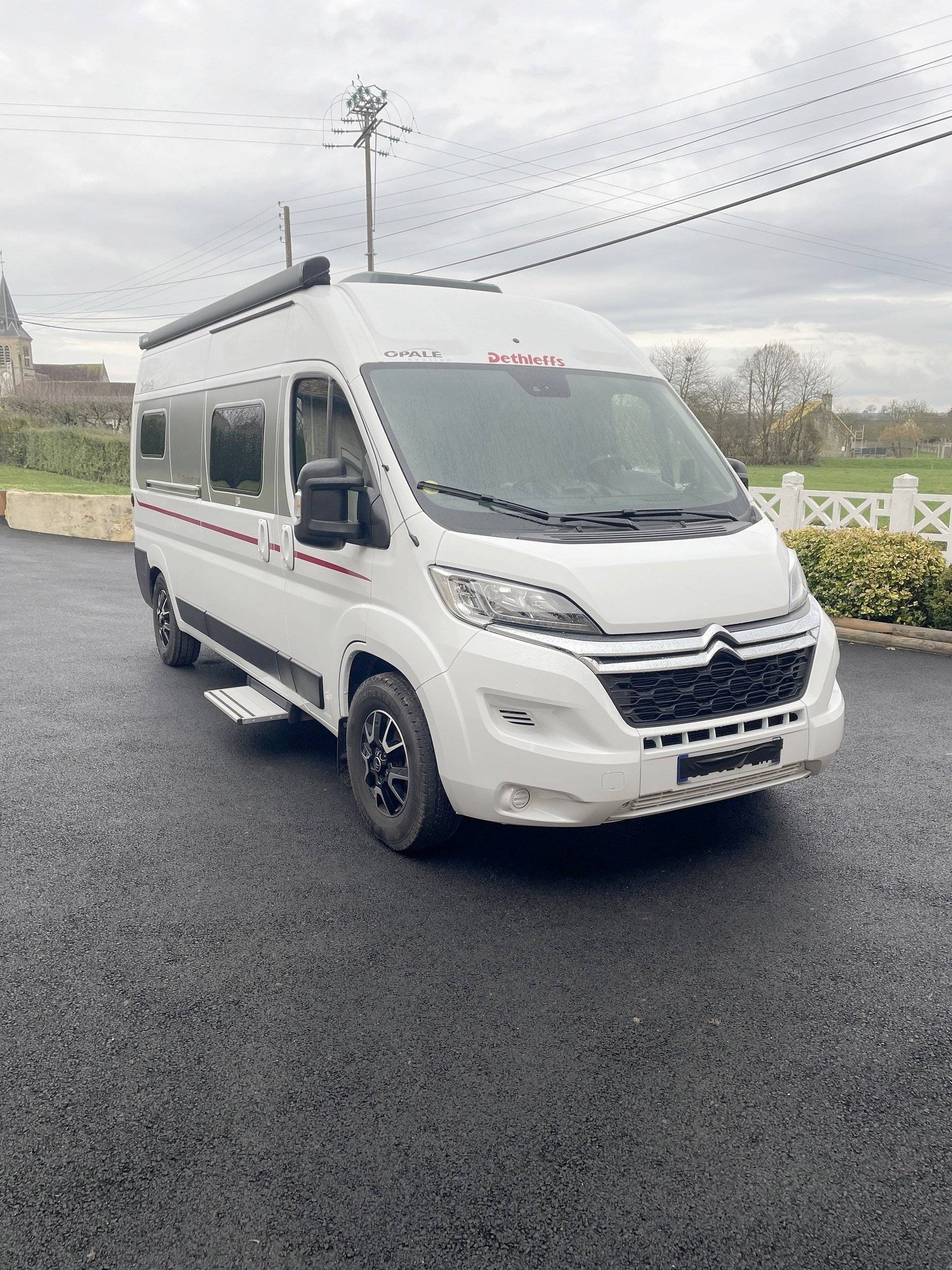 Front view from 3/4 Citroën Citroën jumper - Yescapa