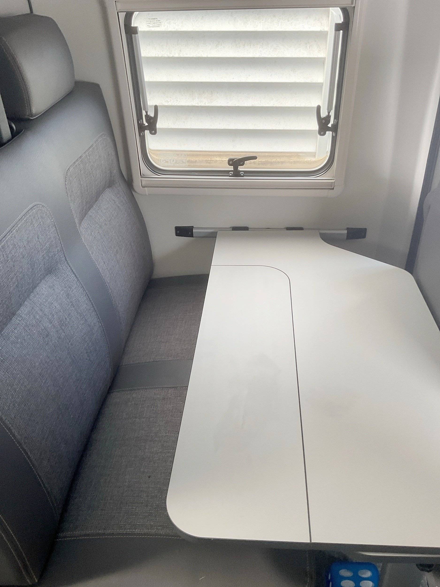 Coin repas Ford Ford Transit 2.0 TDCI 170 CV - Yescapa