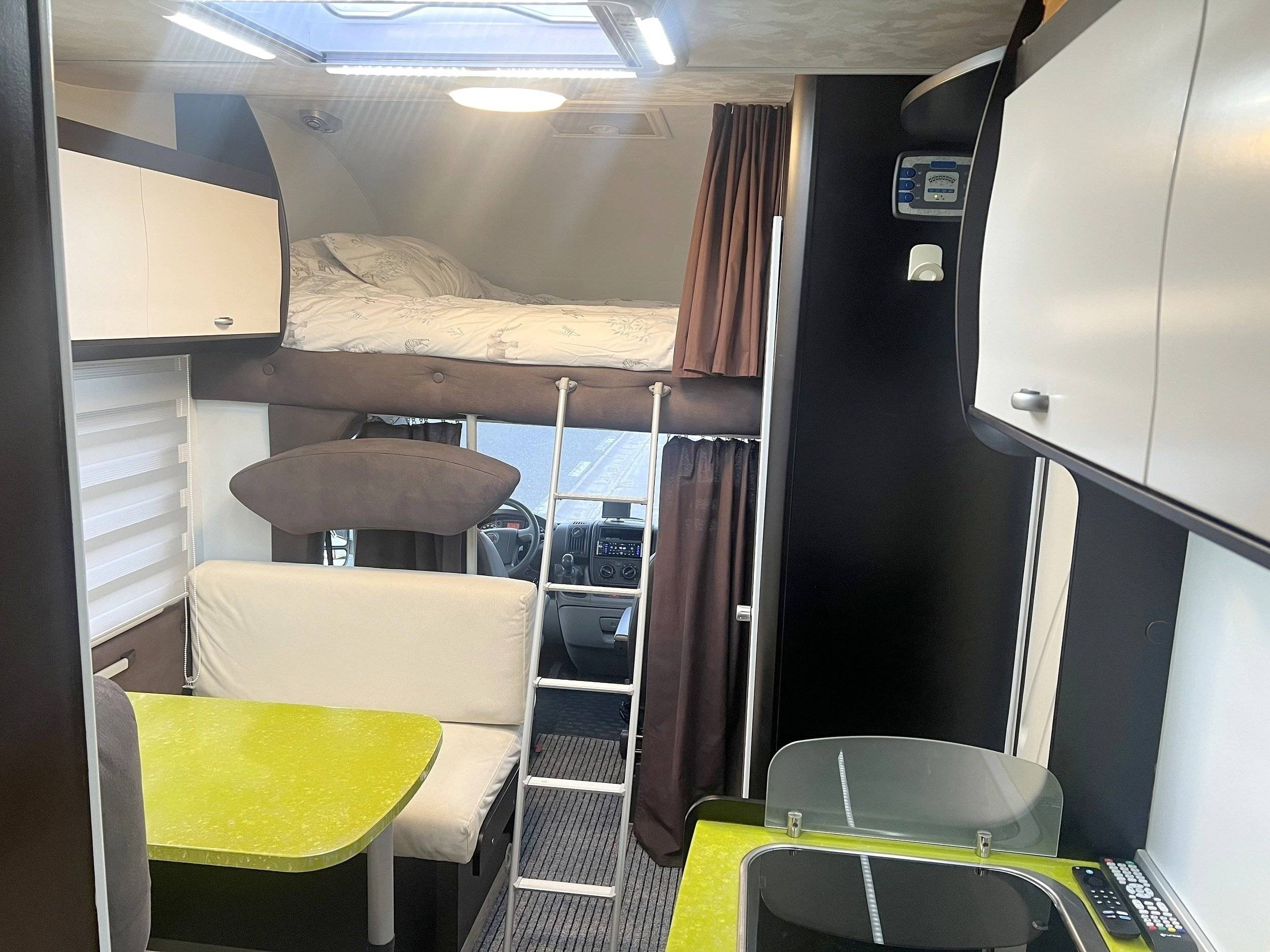 Couchages Fiat Ducato 2,3 l 130 ch. - Yescapa