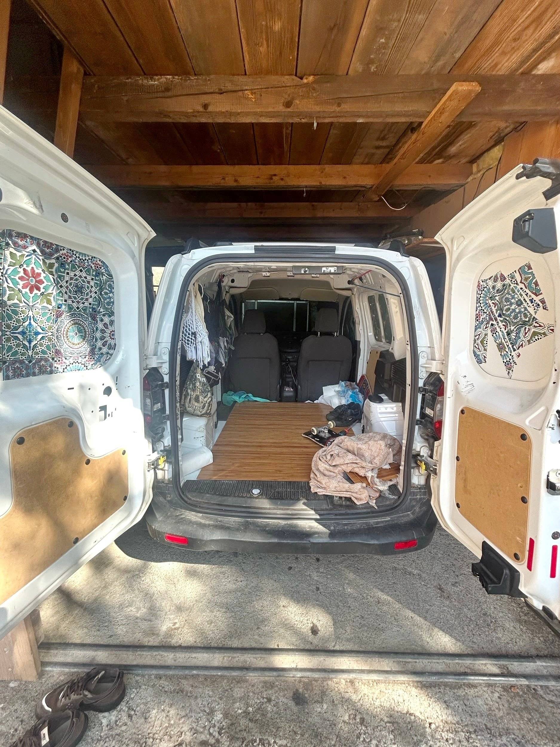 Rear view Ford Transit connect - Yescapa