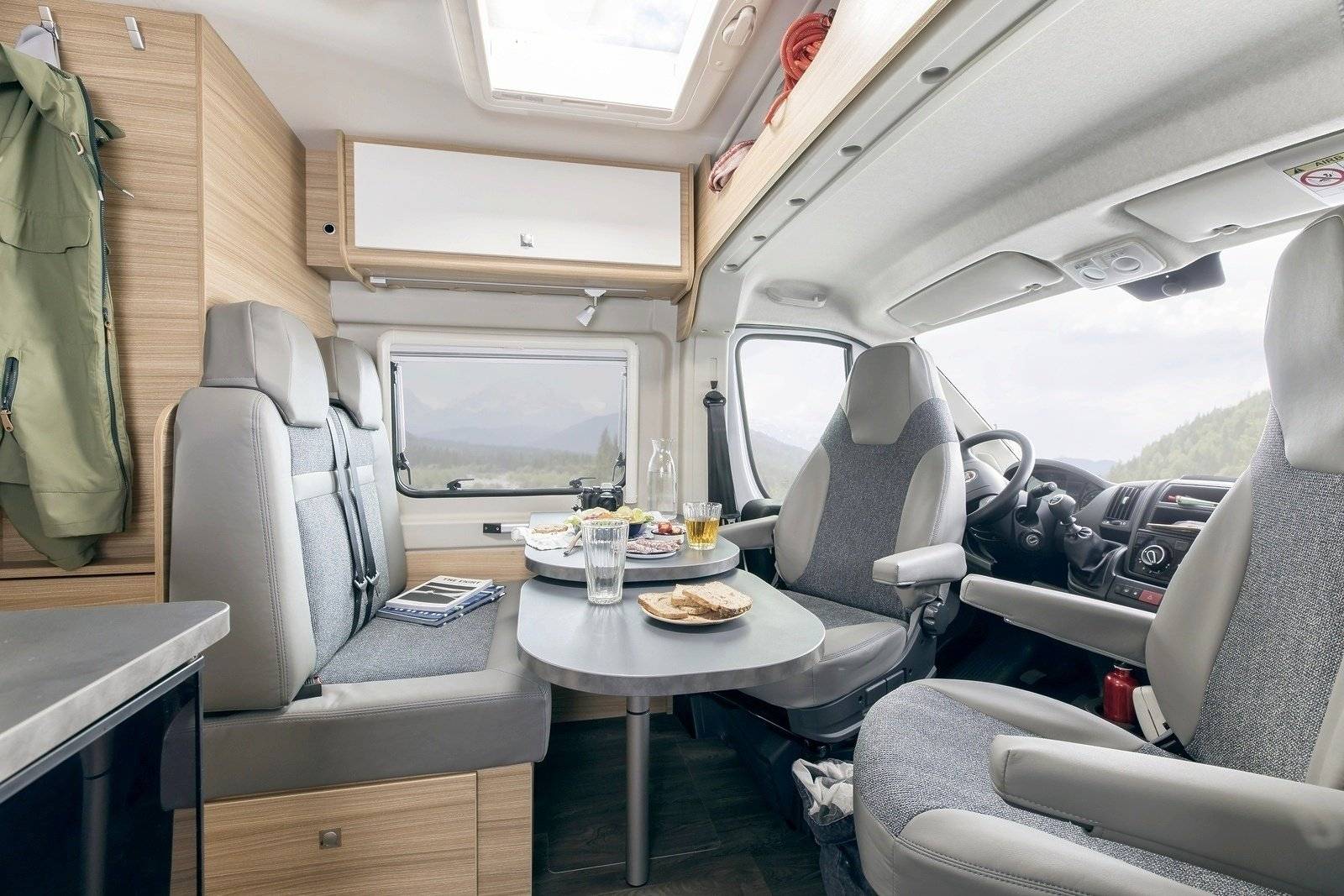 Área de jantar Peugeot Boxer - Yescapa