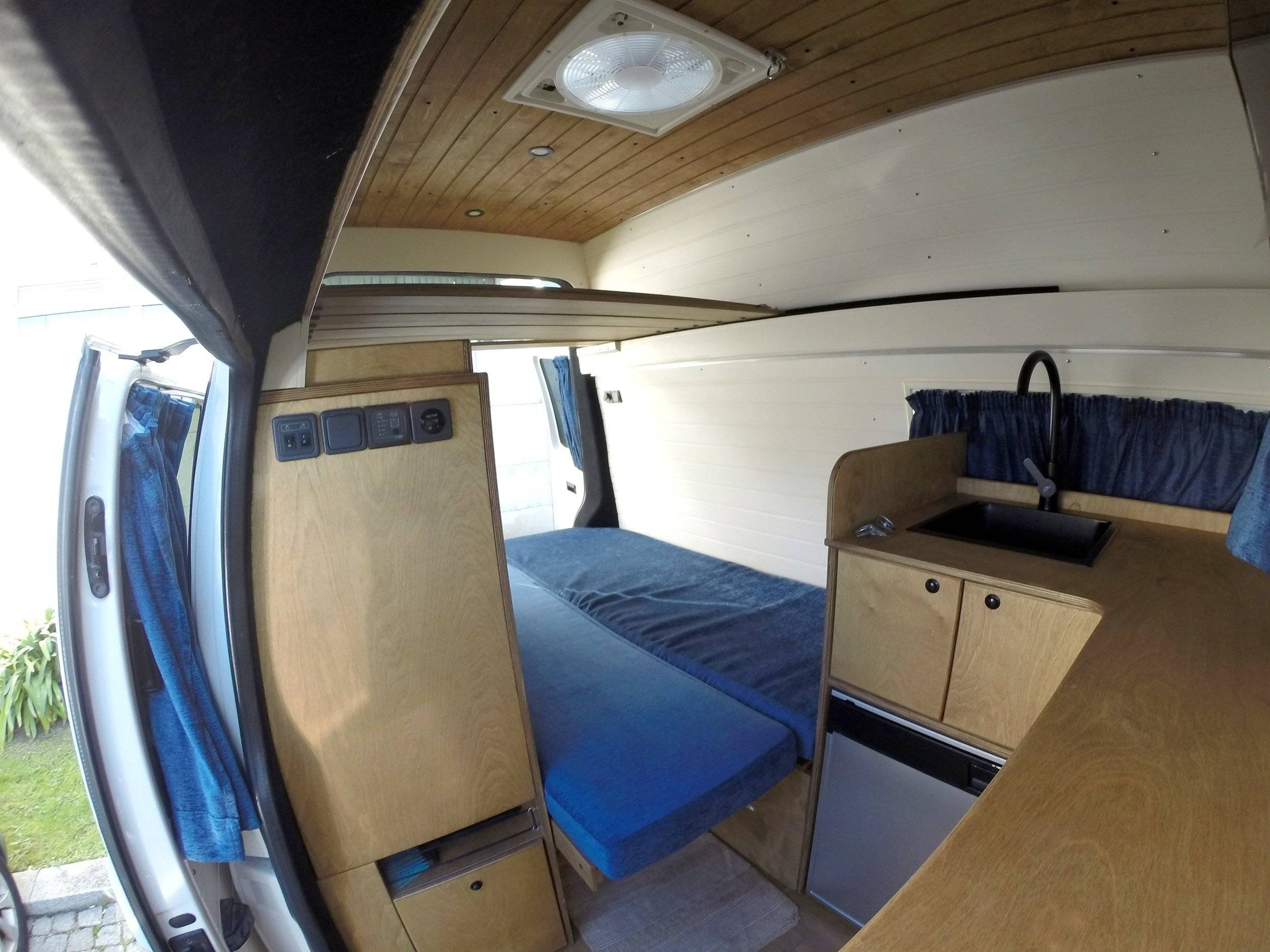 Berth Volkswagen T5 2,5l 174 ch - Yescapa