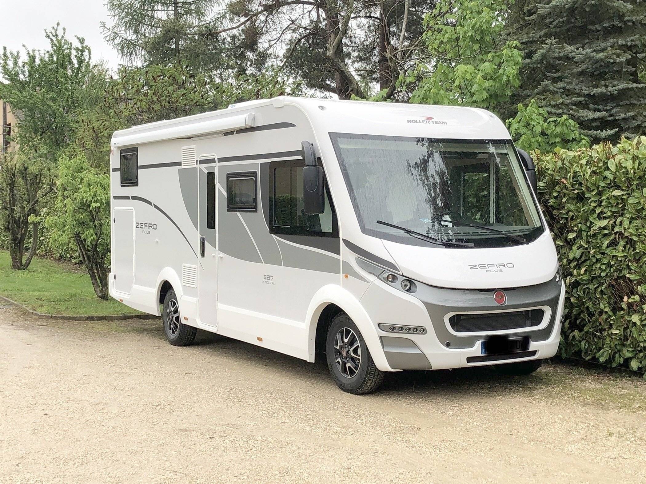 Vue avant de 3/4 Fiat FIAT DUCATO - Yescapa