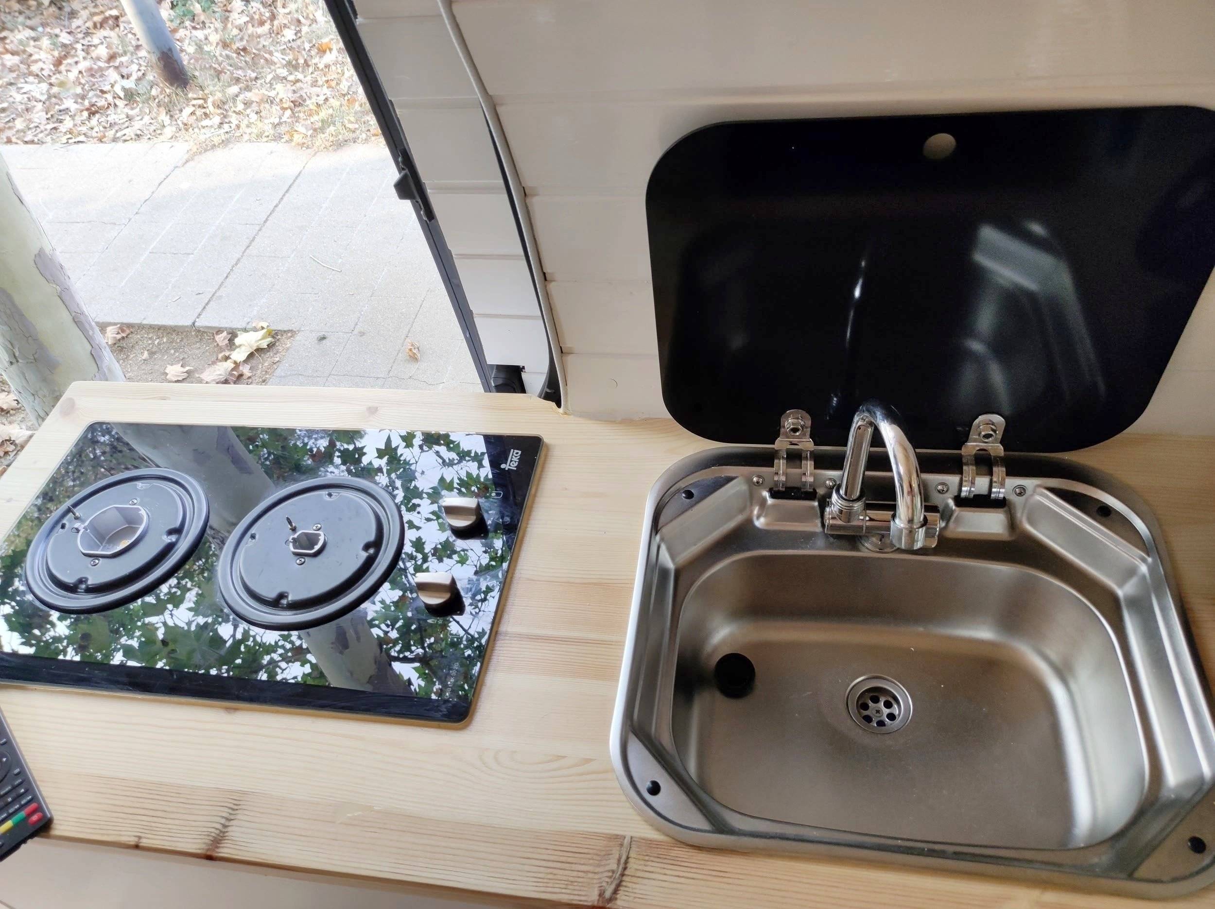 Kitchen Ford Transit 2,0 l 115 ch - Yescapa