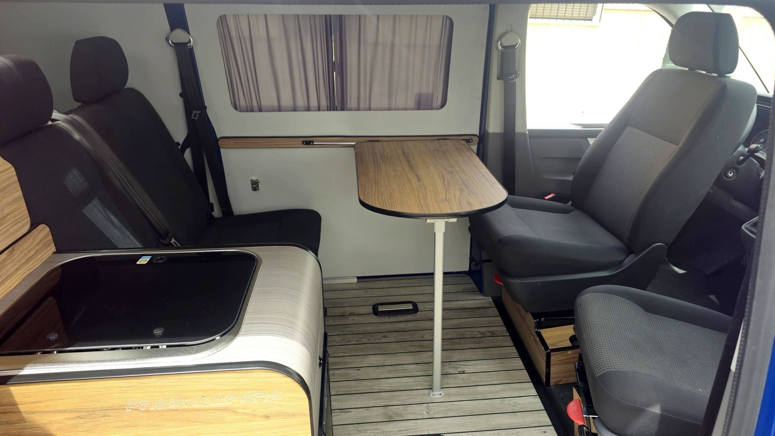 Dining Area Volkswagen 2,0 l 140 ch - Yescapa