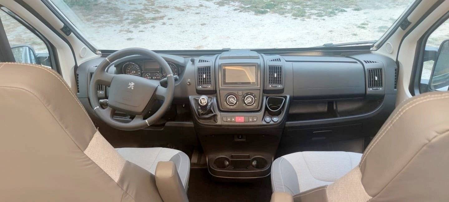 Dreamer Dreamer Family Van