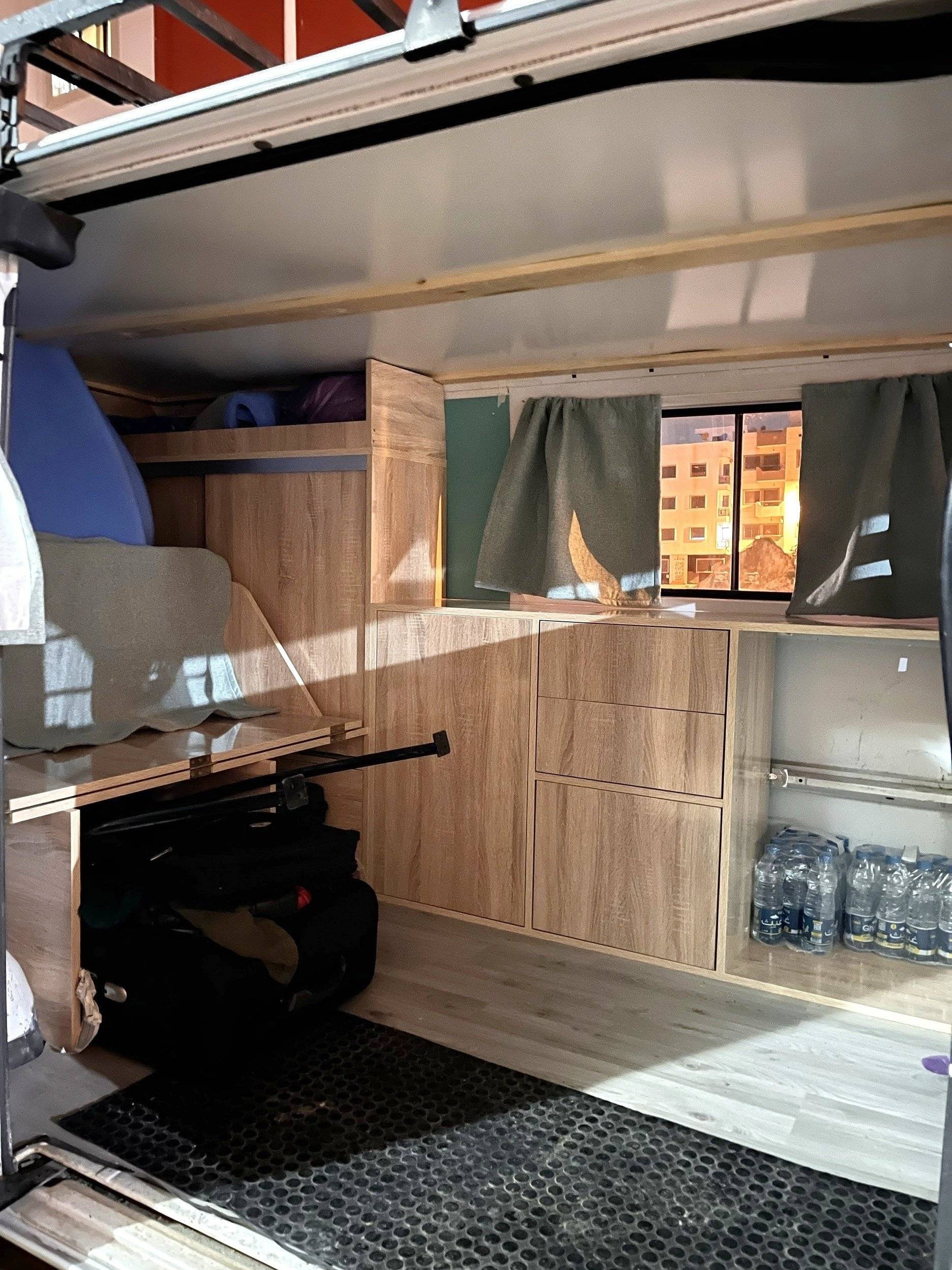 Comedor Mercedes mb100 - Yescapa