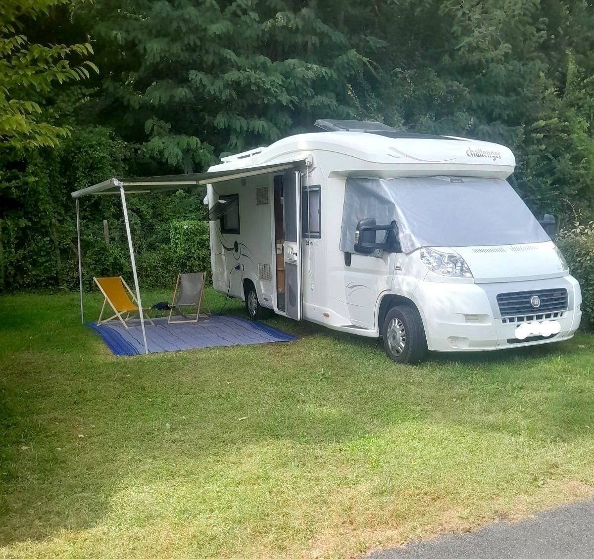 Vista del vehículo ángulo delantero Fiat - Yescapa