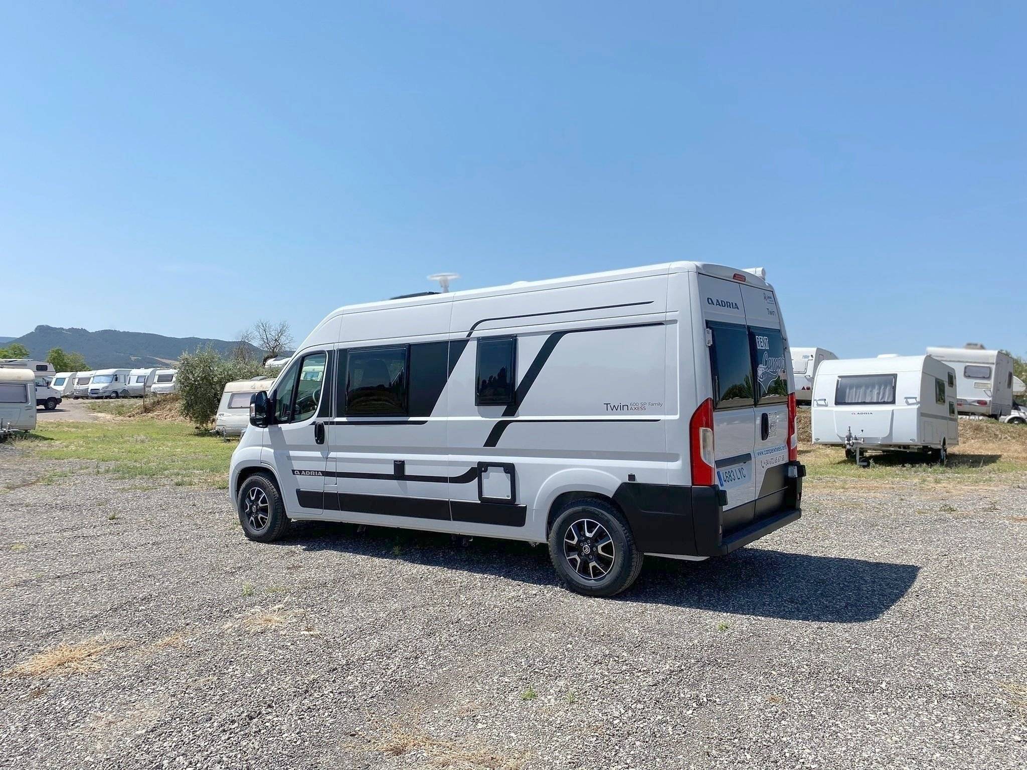 Adria Twin 600 SPB Family