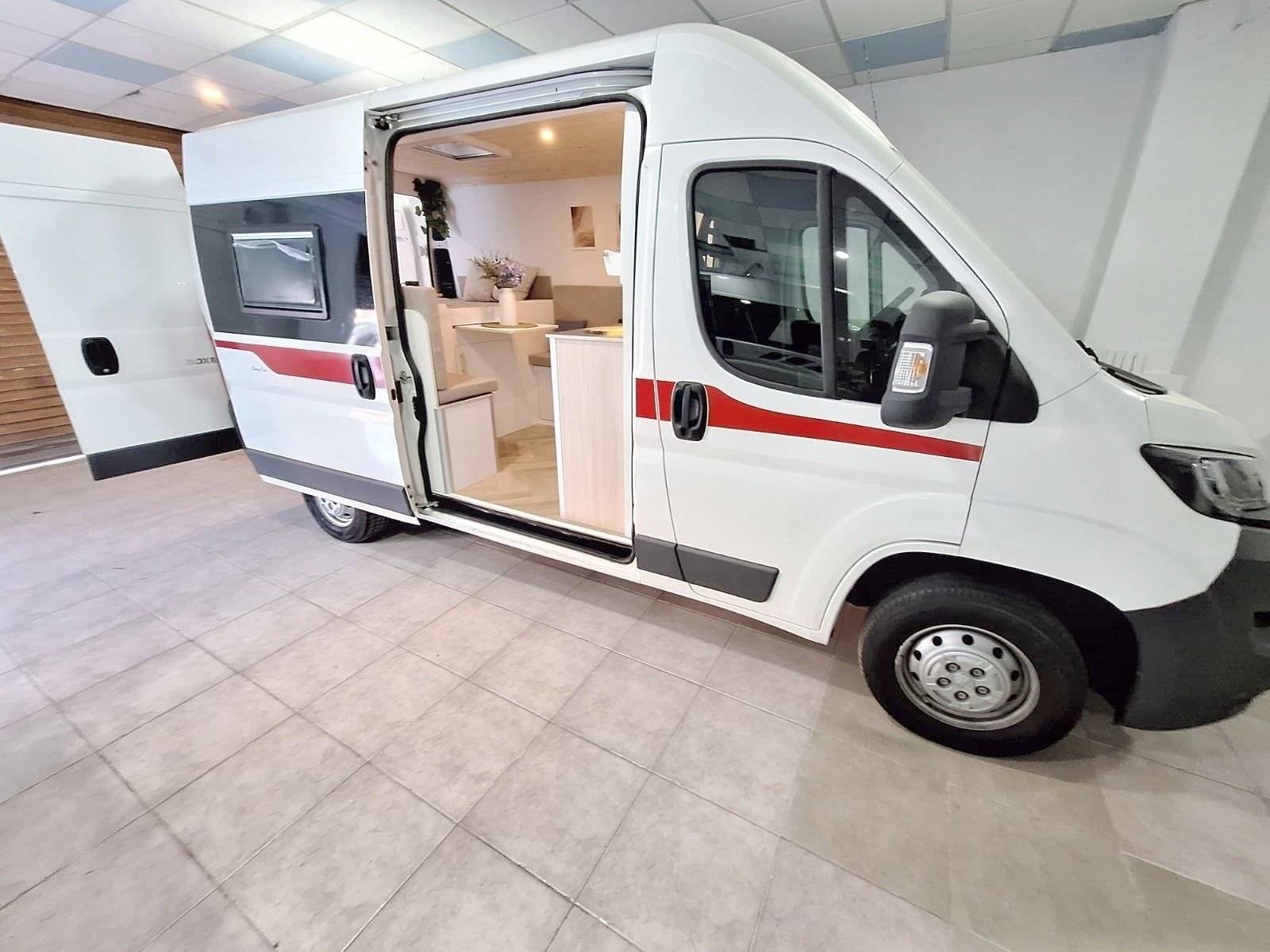 Voorkant 3/4 Peugeot Boxer 2,2 l 130 ch - Yescapa