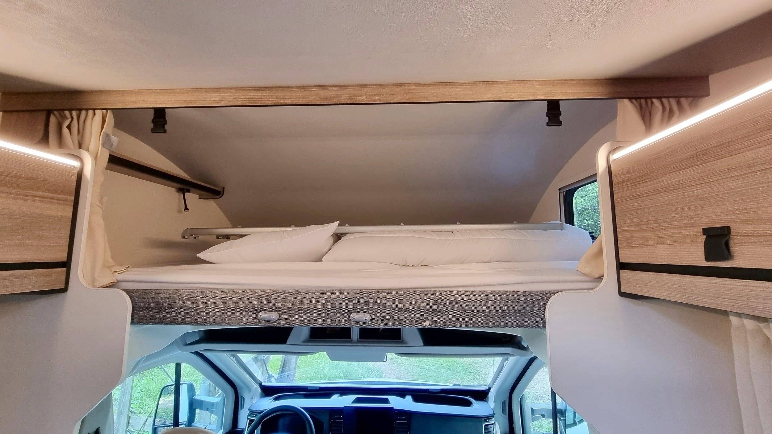 Plazas en cama Ford - Yescapa