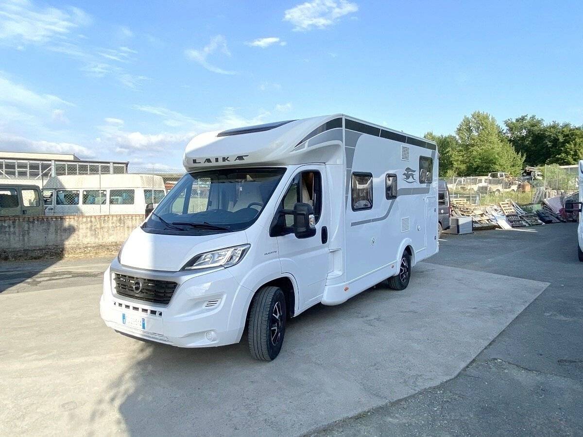 Front view from 3/4 Fiat Fiat Ducato - Yescapa