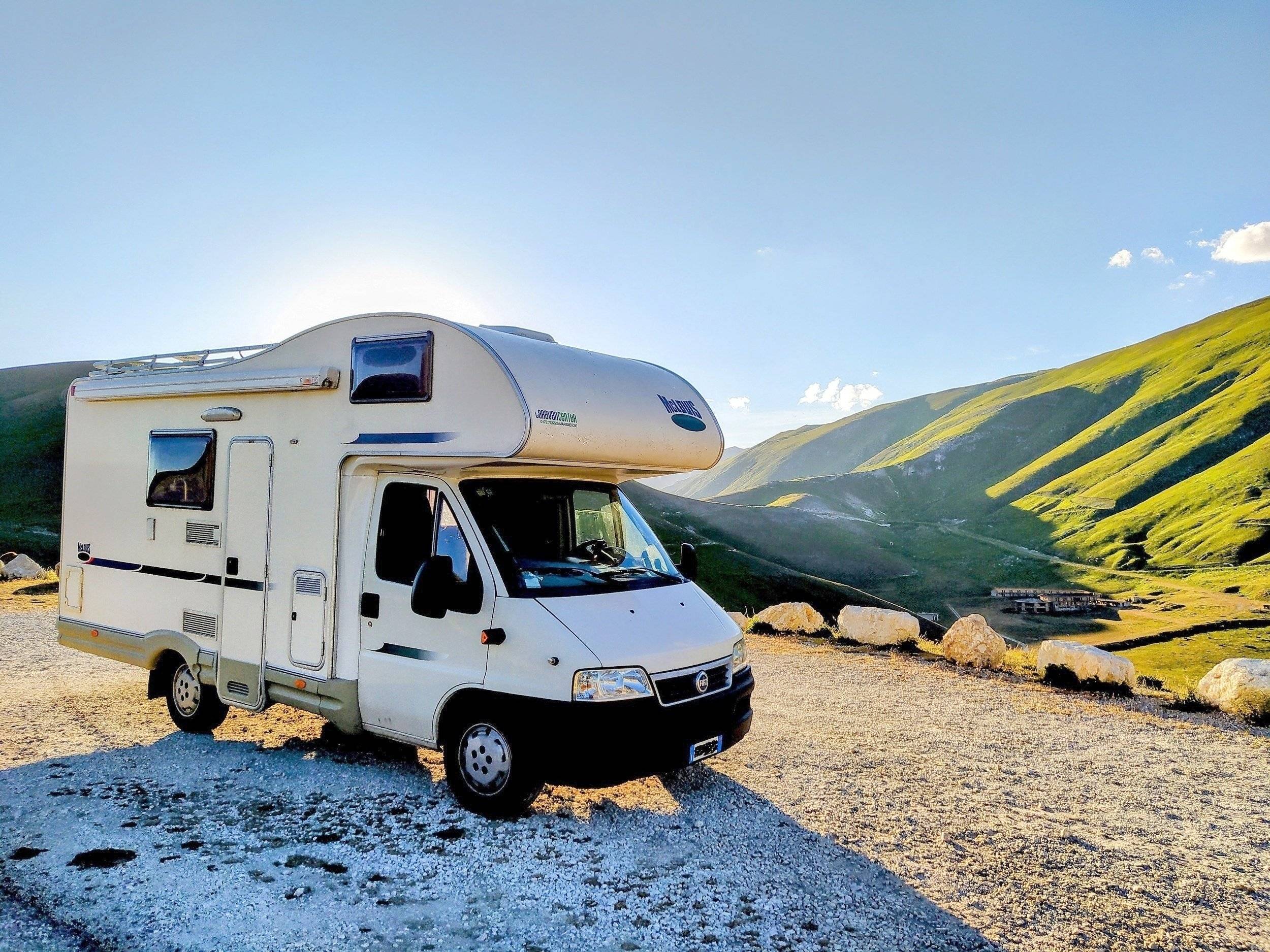 Vista frontale a ¾ Fiat Fiat ducato 2.8l JTD - Yescapa