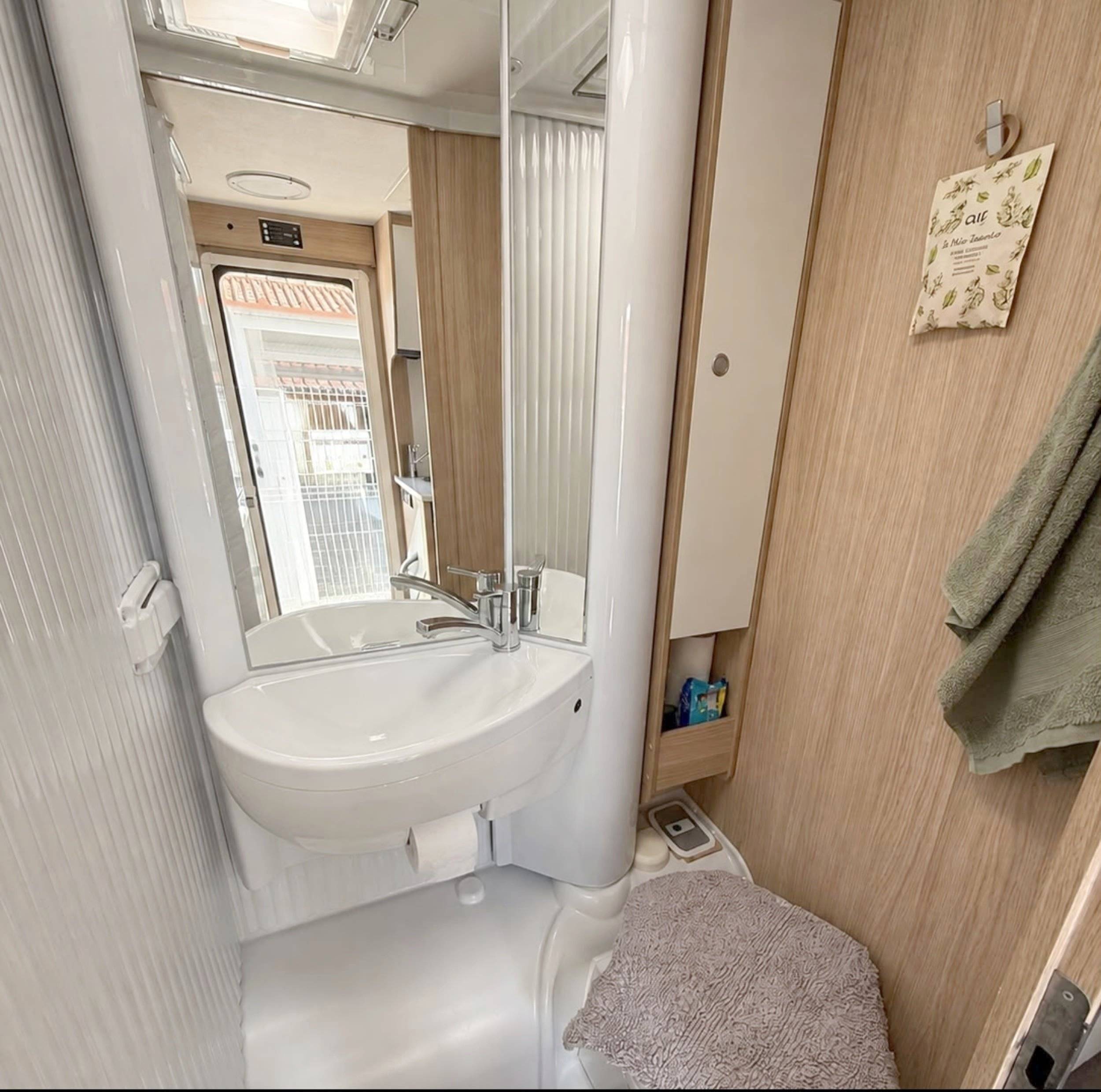 Bad / Toilette Fiat Ducato 2,3 l 150 ch - Yescapa