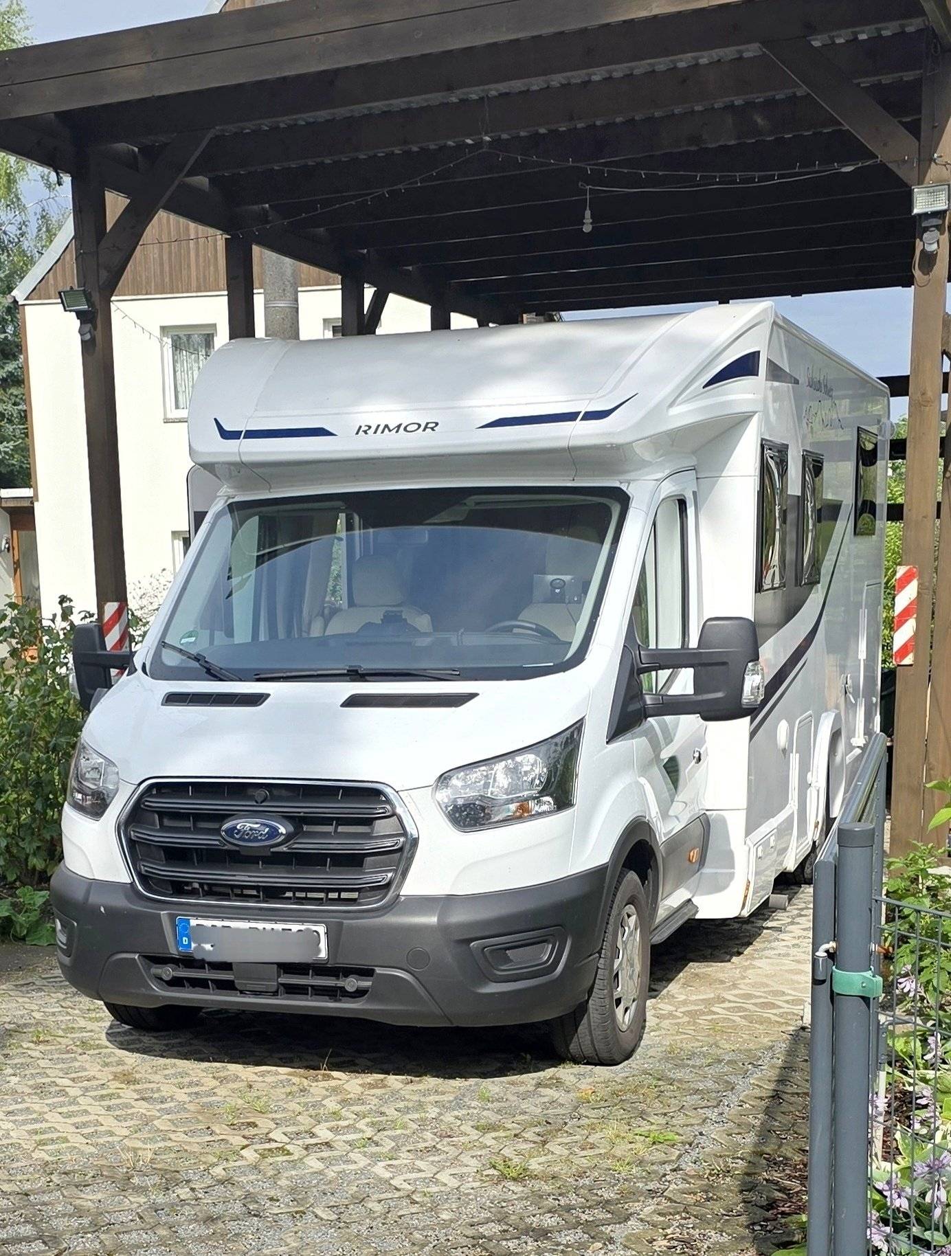Front view from 3/4 Ford Ford Transit - Yescapa