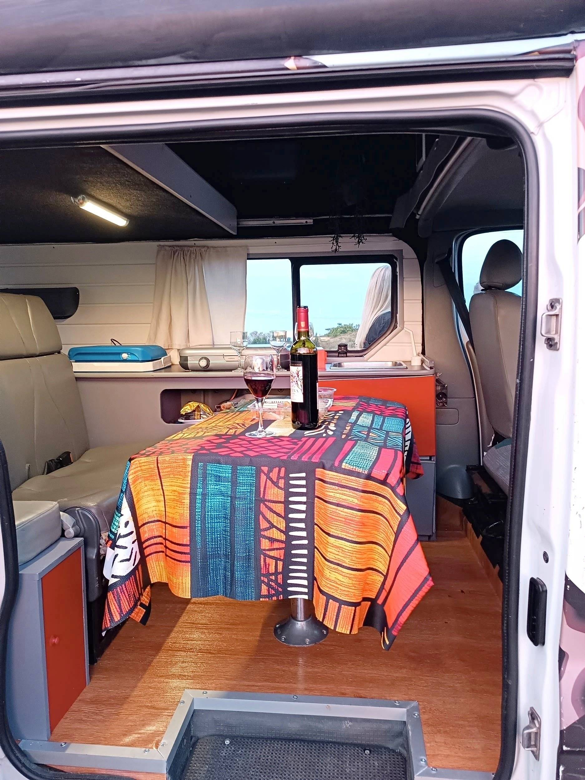 Coin repas Renault Trafic 2 l 90 ch - Yescapa