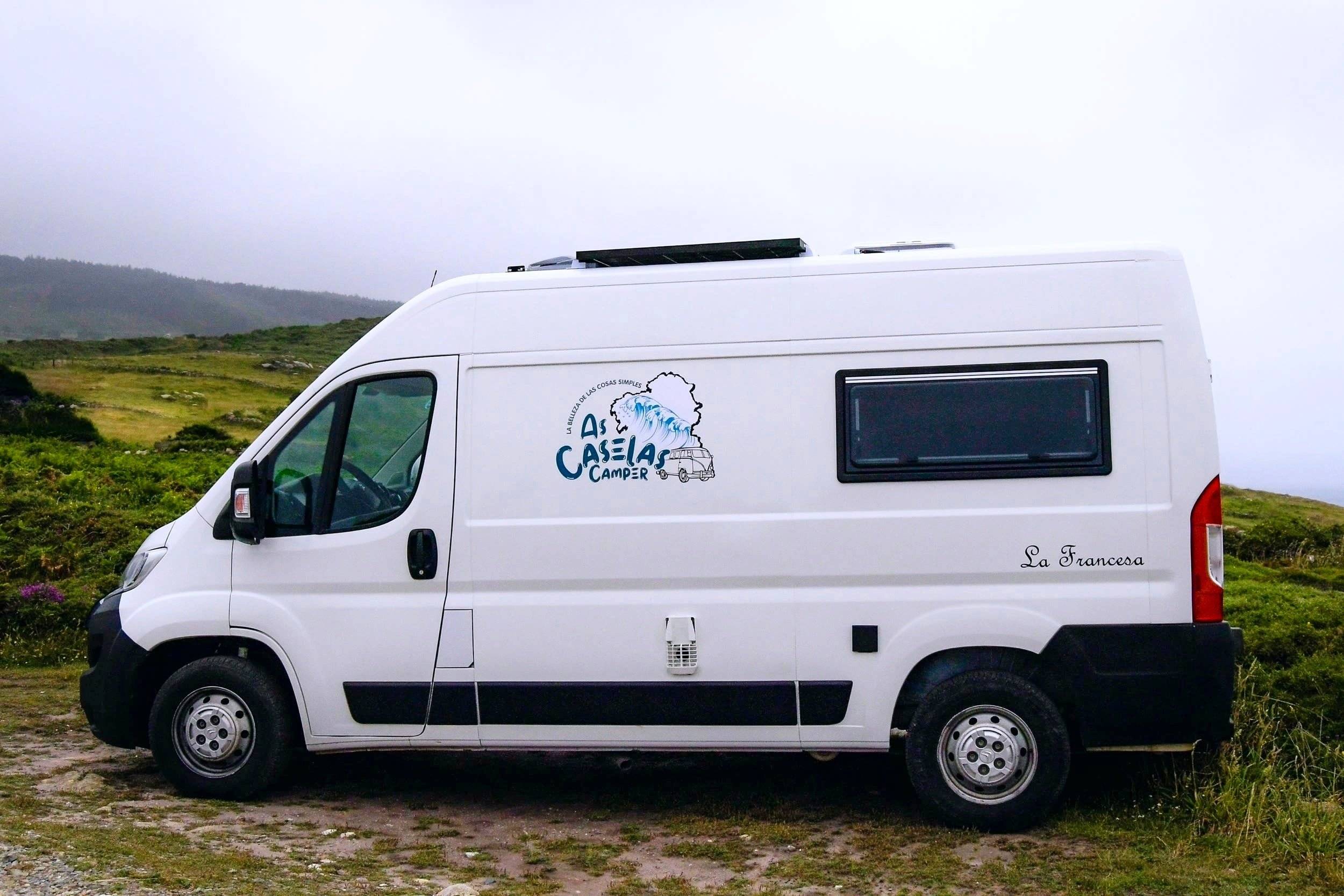 Front view from 3/4 Citroën Jumper 2,0 l 110 ch - Yescapa