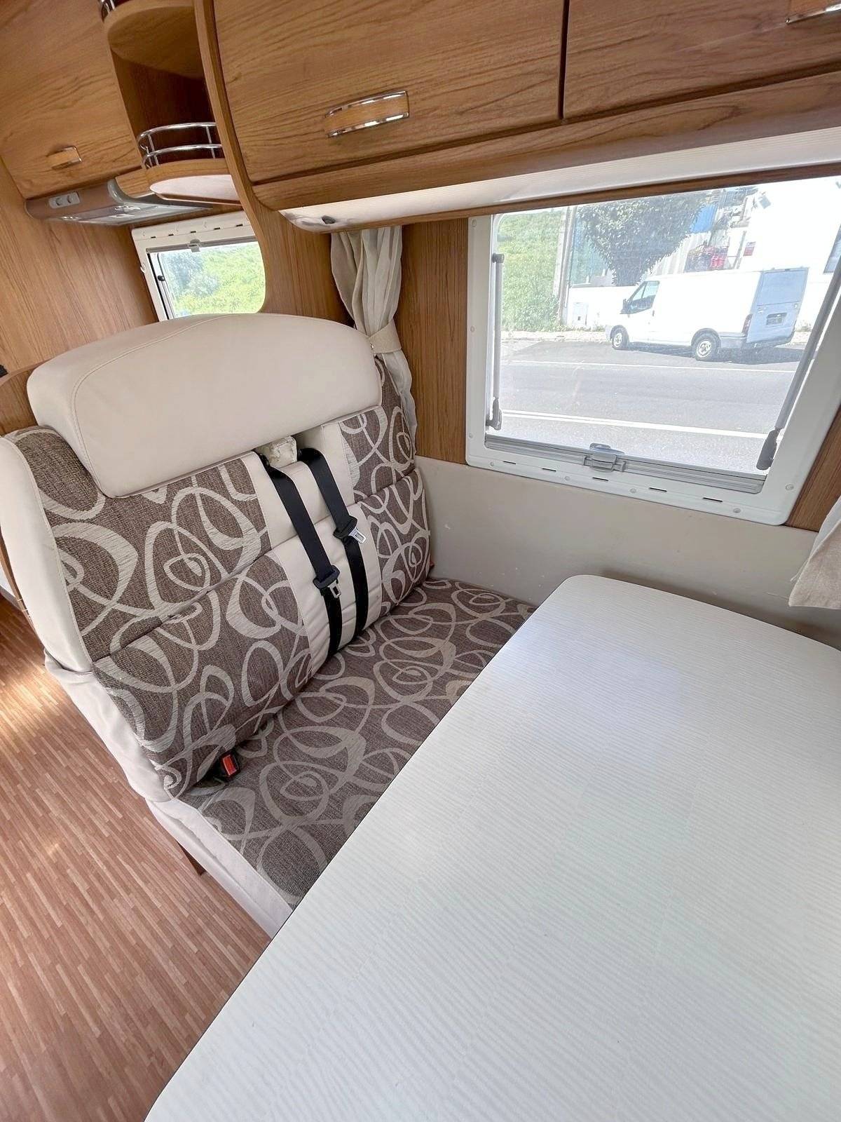 Dinette Ford - Yescapa