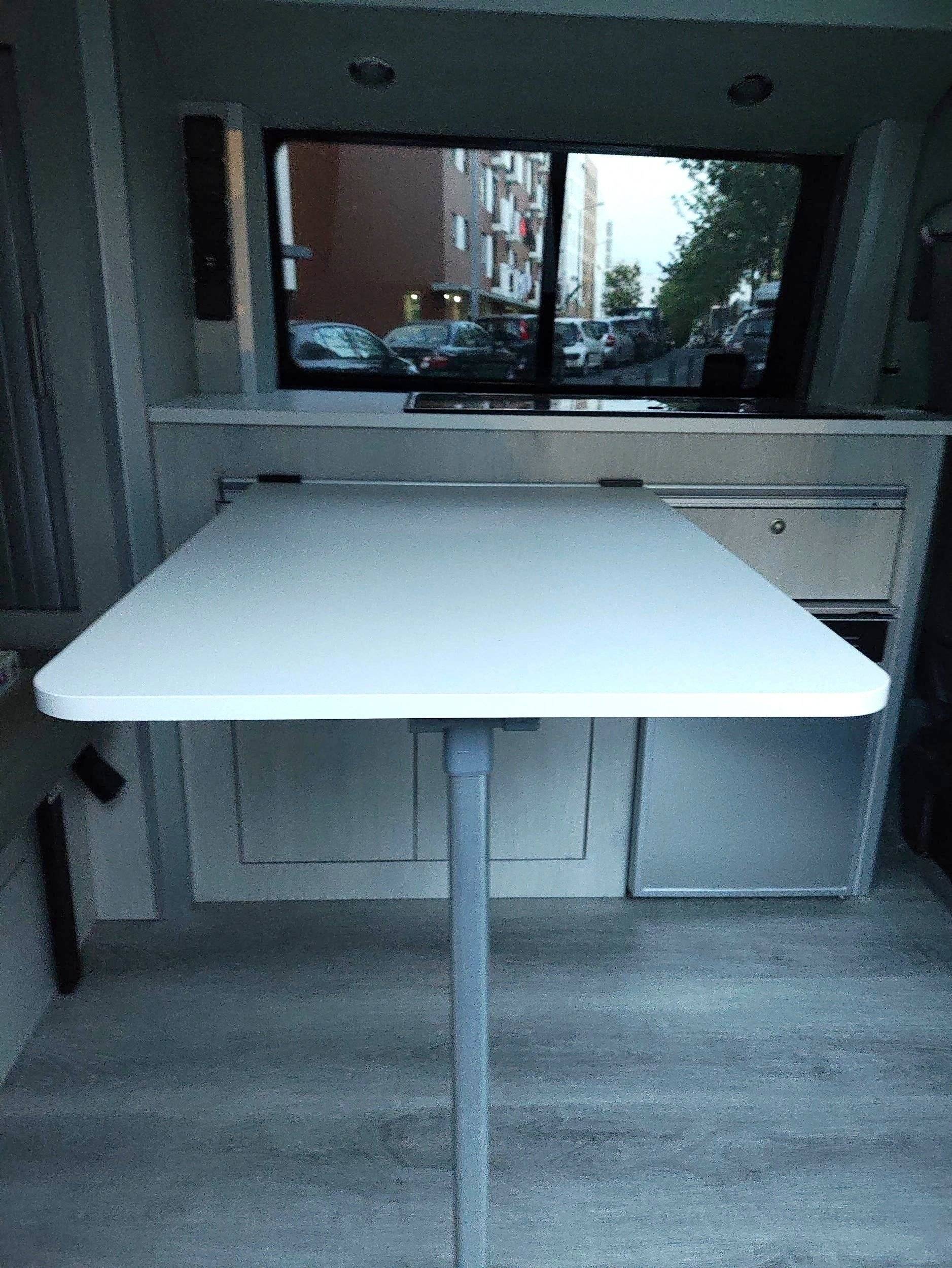 Comedor Volkswagen California - Yescapa