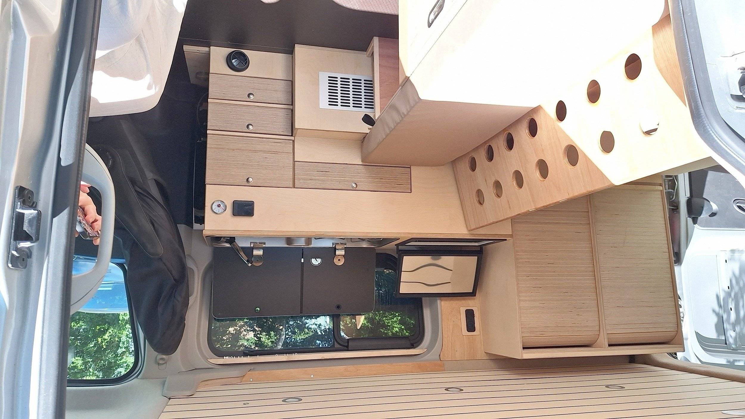 Vue avant de 3/4 Renault Renault Trafic - Yescapa