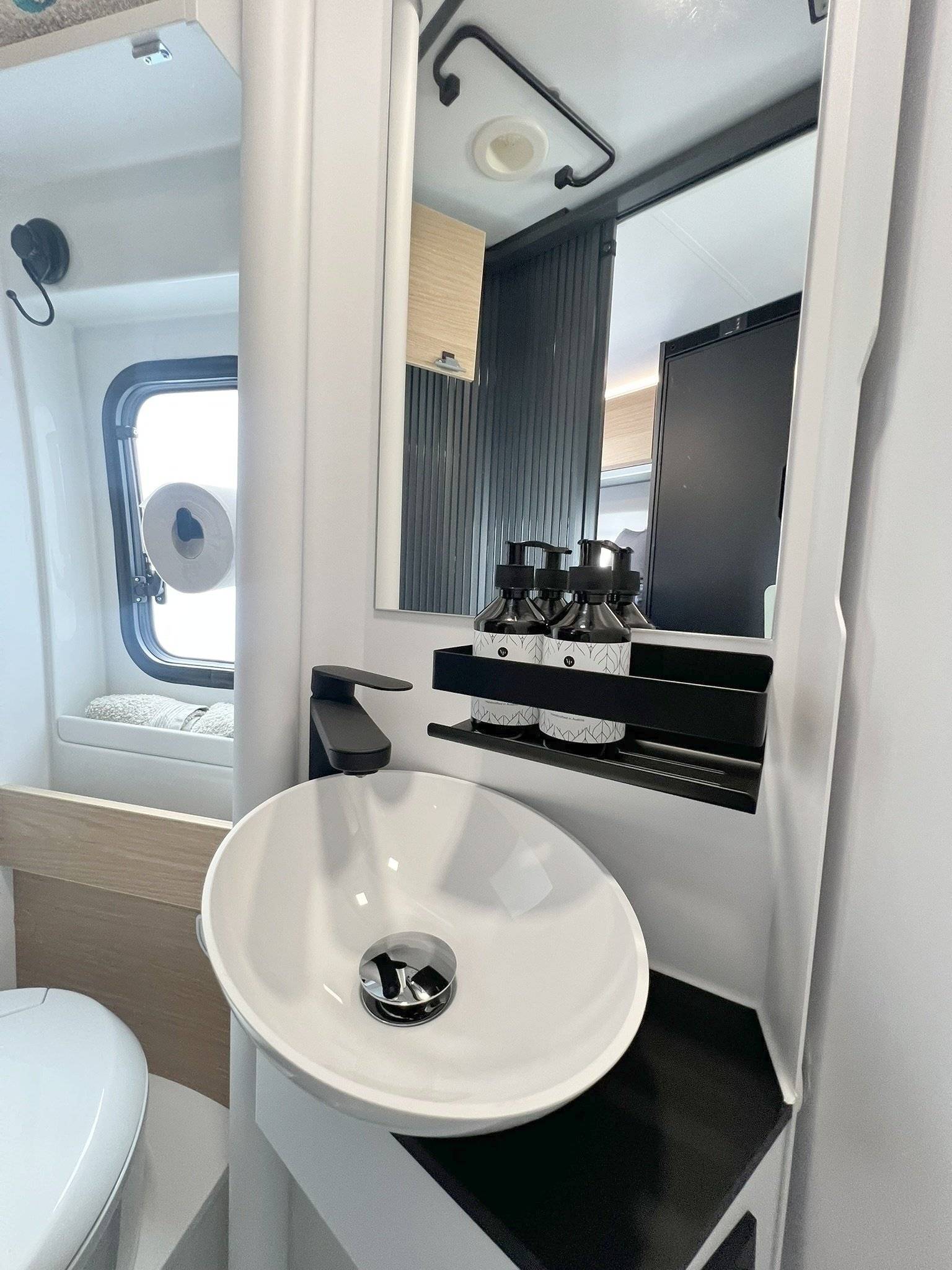 Adria Twin 640 SGX AUTOMATIC