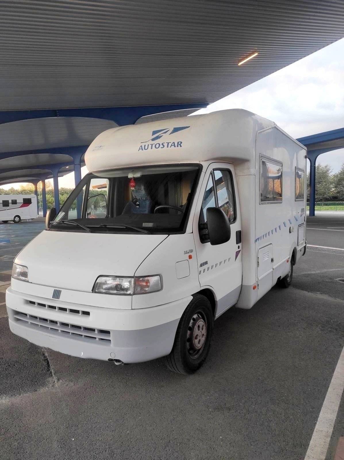 Vista de 3/4 Fiat Autostar auros 41 - Yescapa
