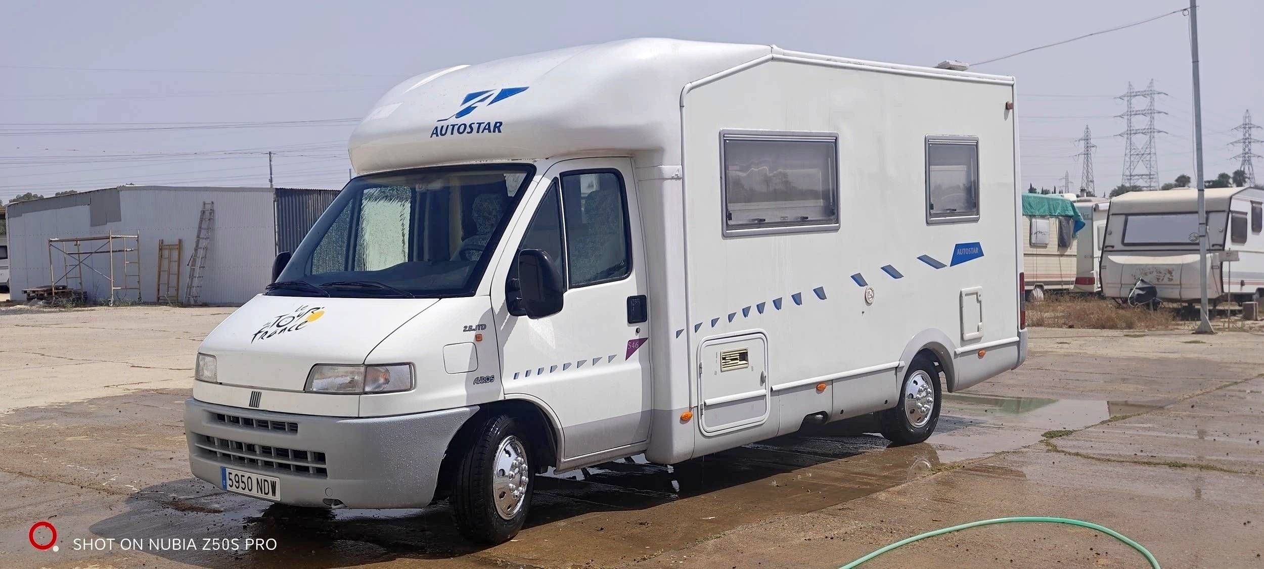 Voorkant 3/4 Fiat Autostar auros 41 - Yescapa