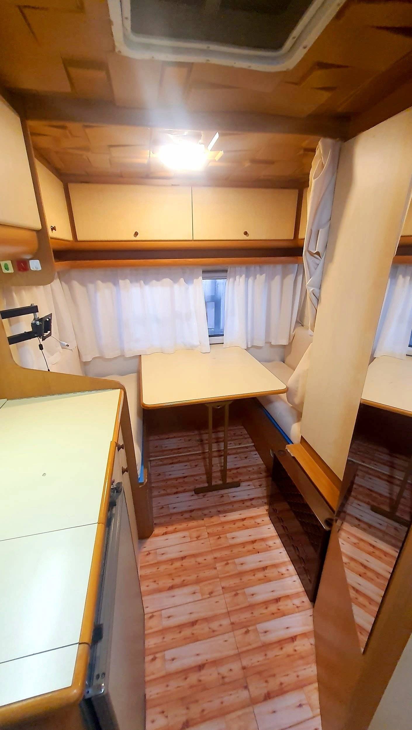 Dining Area Ford Transit - Yescapa
