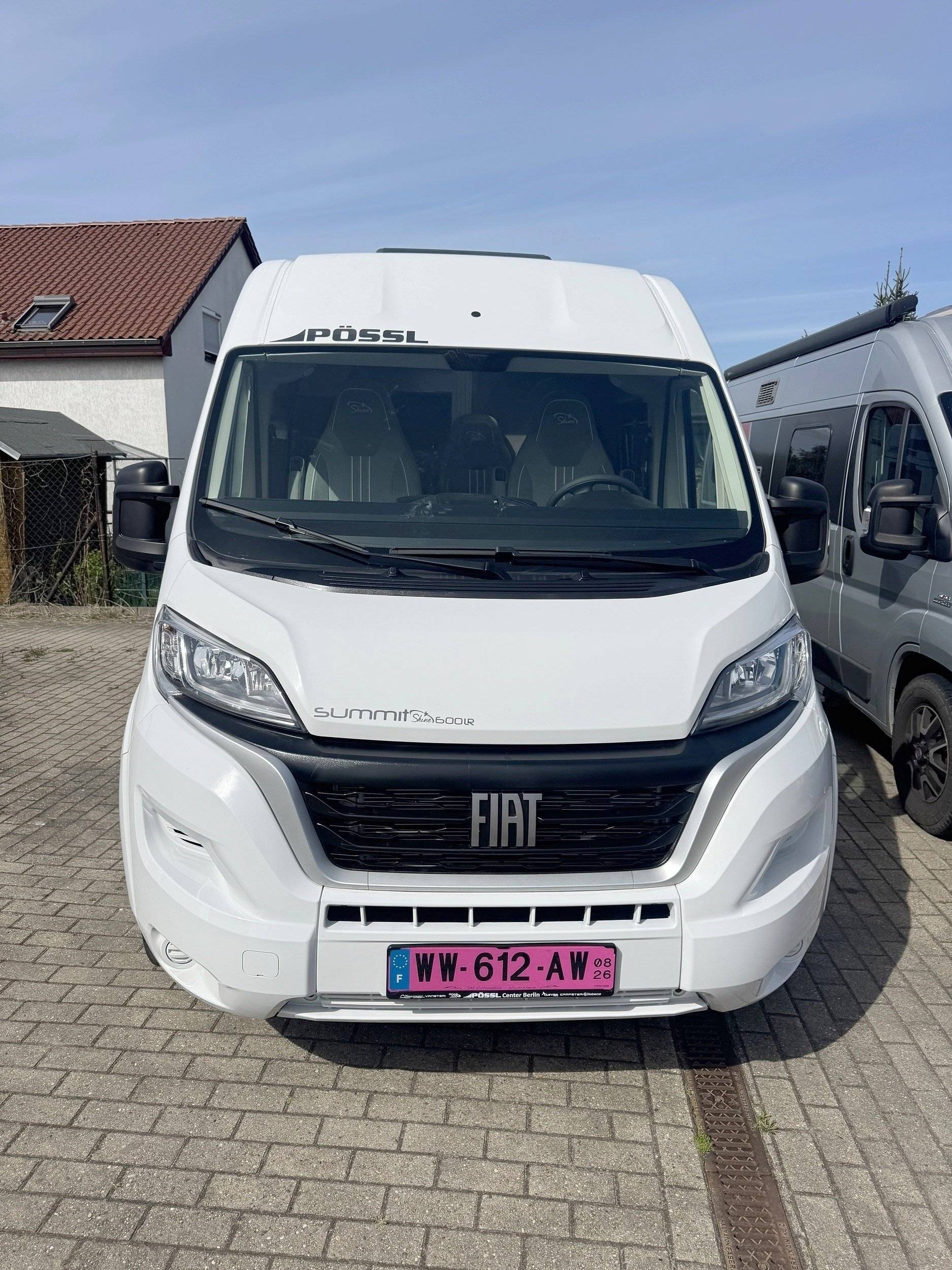 Driver's compartment Fiat Ducato - Yescapa