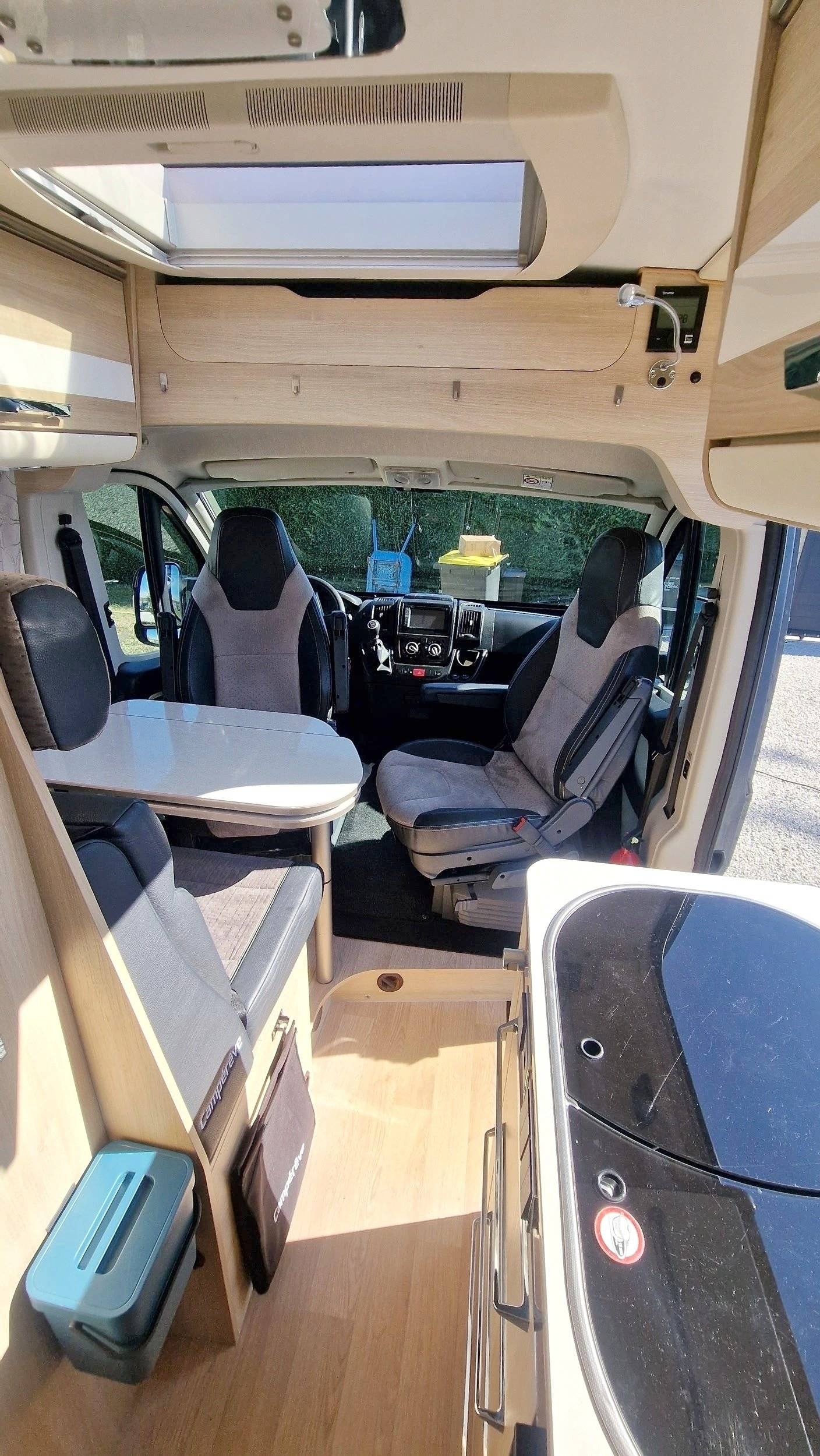Área de jantar Fiat Ducato 2,3 130 ch - Yescapa