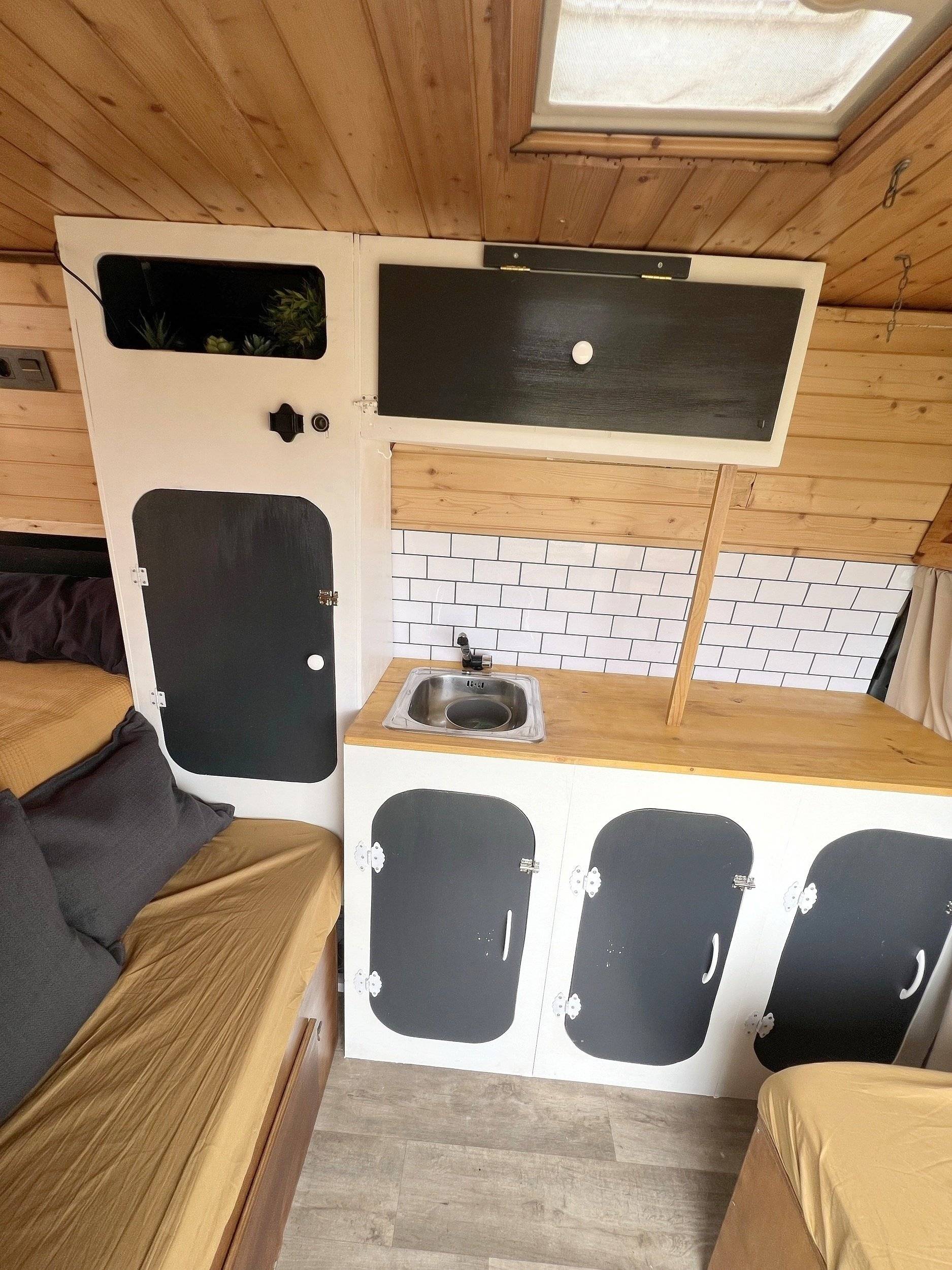 Coin repas Ford Transit - Yescapa