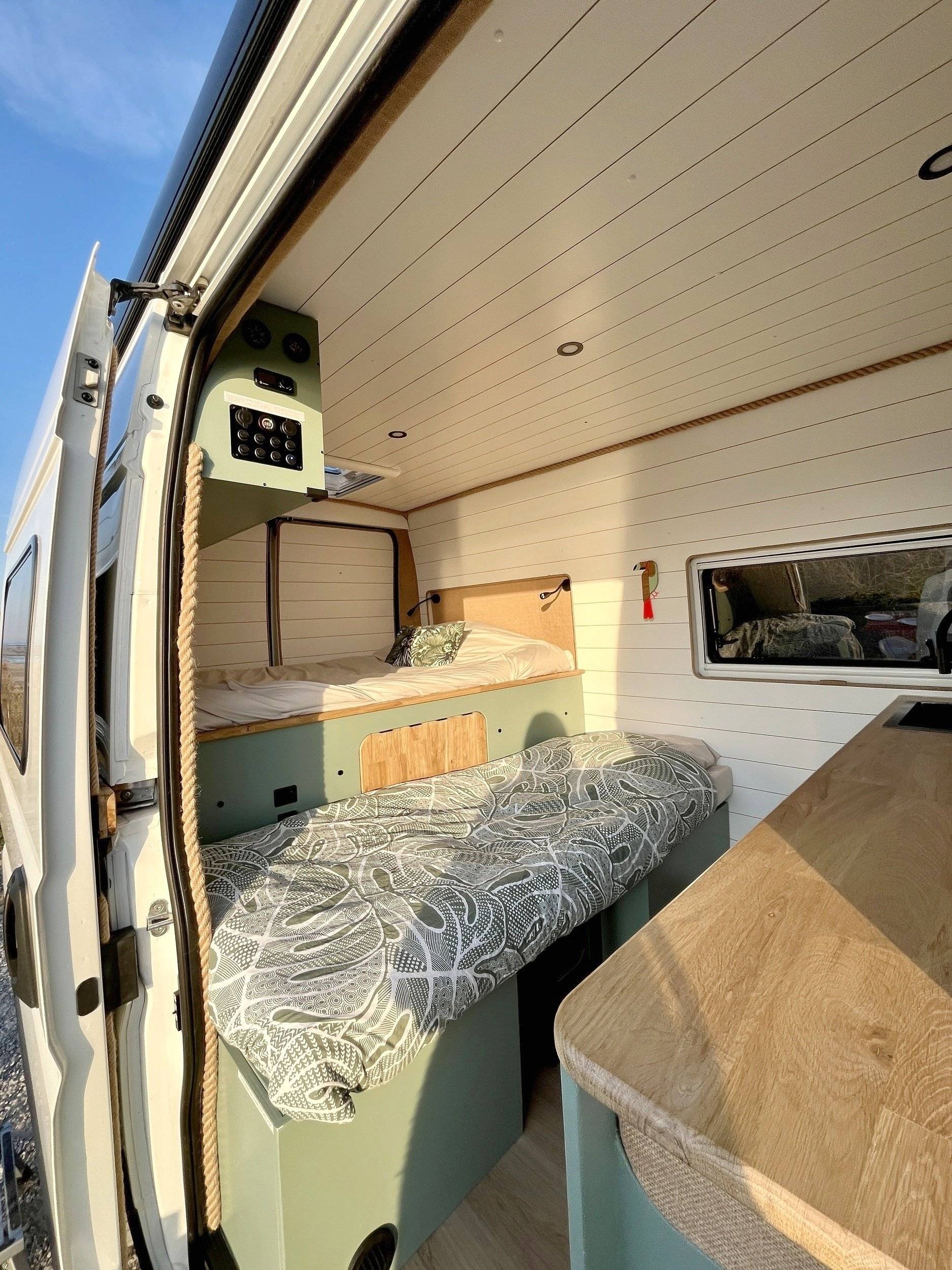 Berth Peugeot BOXER L2H2 - Yescapa
