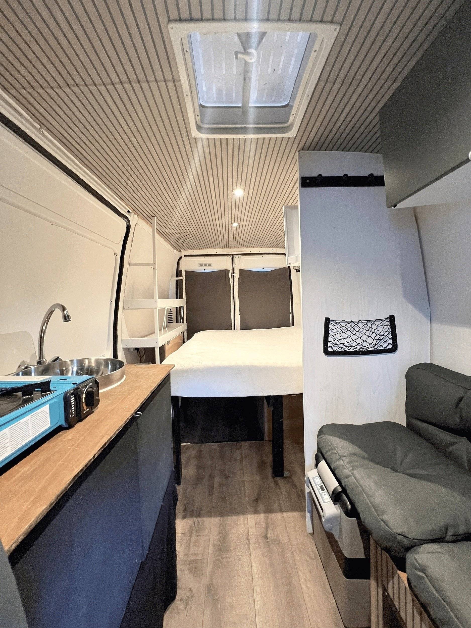 Berth Fiat FIAT Ducato 2.8 JTD - Yescapa