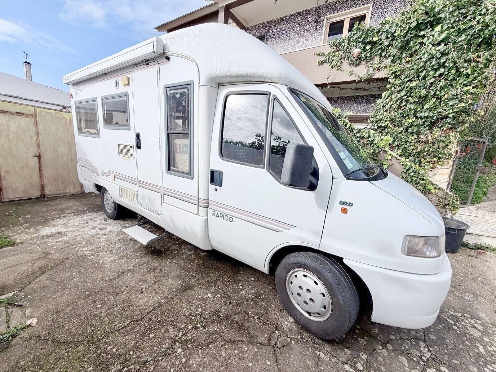 schräge Vorderansicht Fiat Fiat Ducato - Yescapa